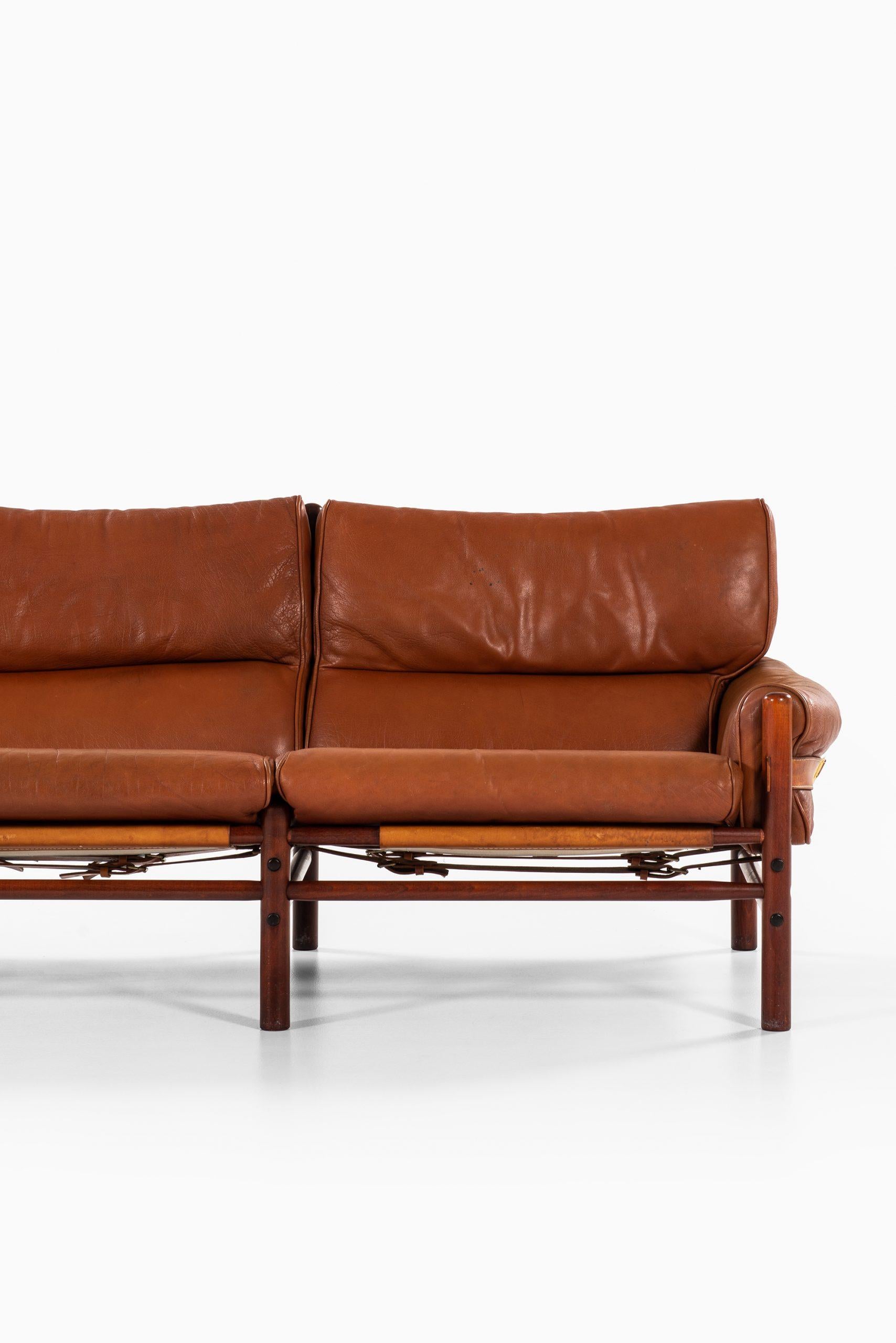3-sitziges Sofa Modell Kontiki, entworfen von Arne Norell. Produziert von Arne Norell AB in Aneby, Schweden.