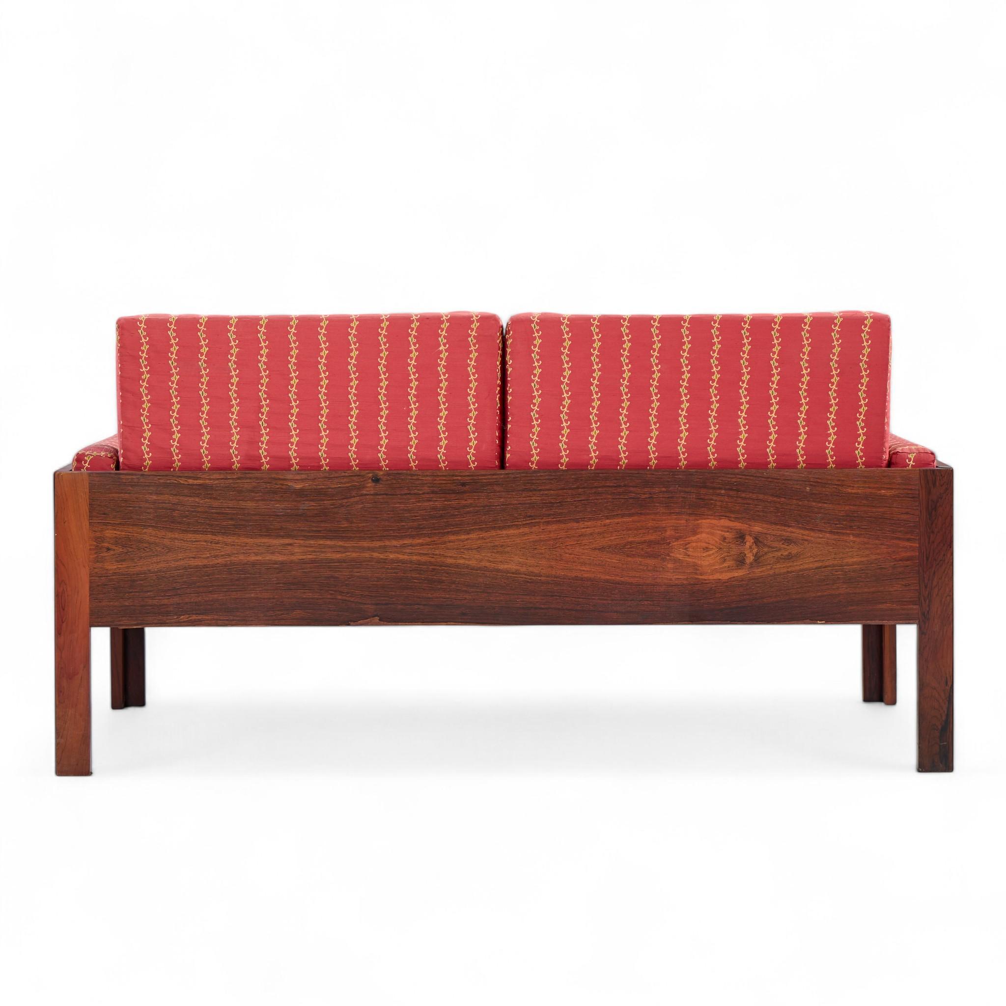 Sofá loveseat de palisandro danés de mediados de siglo estilo Arne Norell finales del siglo XX en venta