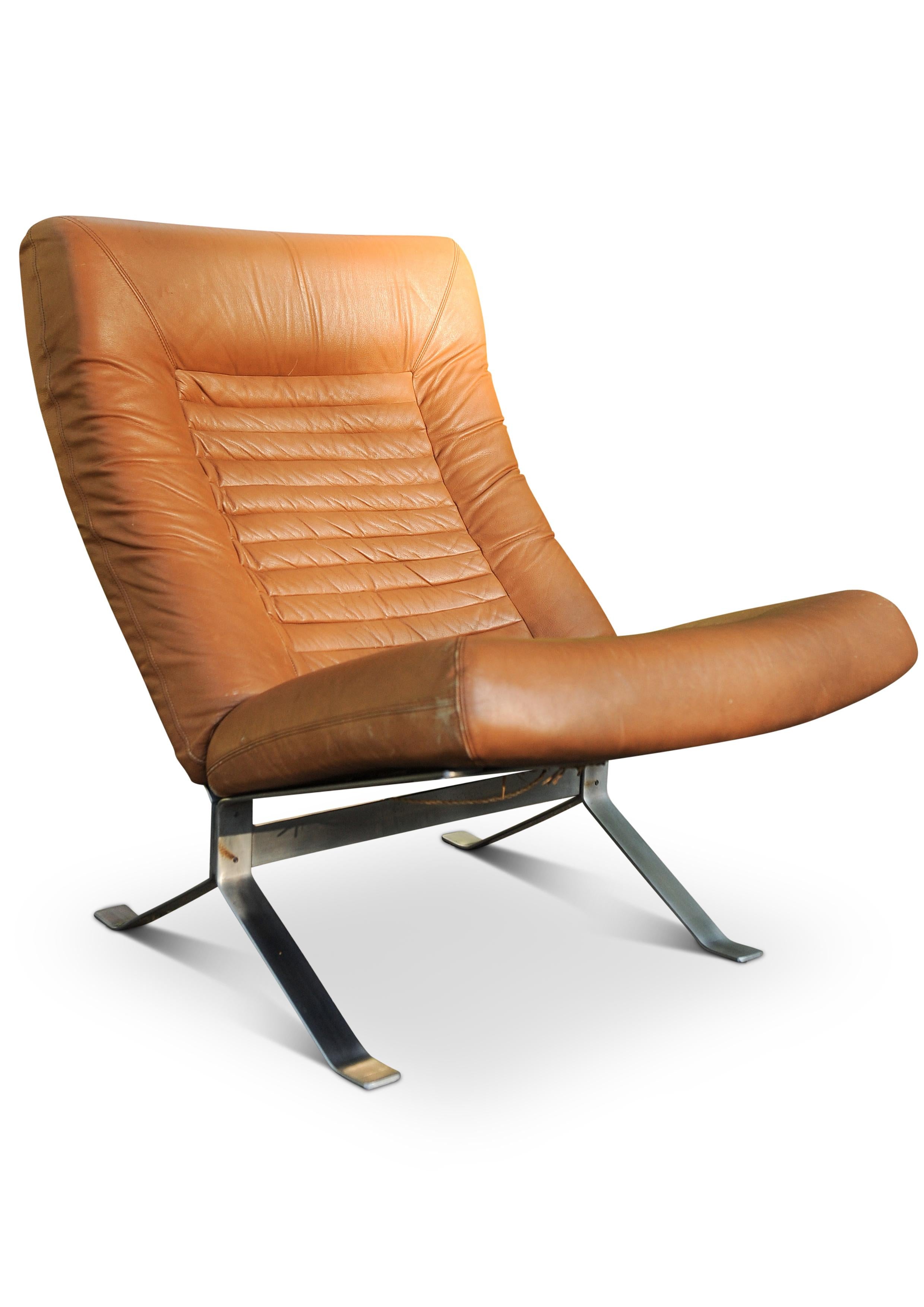 Arne Norells Style Tan Leather Lounge Chair With Squared Metal Frame & Straps (Chaise longue en cuir fauve avec cadre en métal quadrillé et sangles) en vente 1
