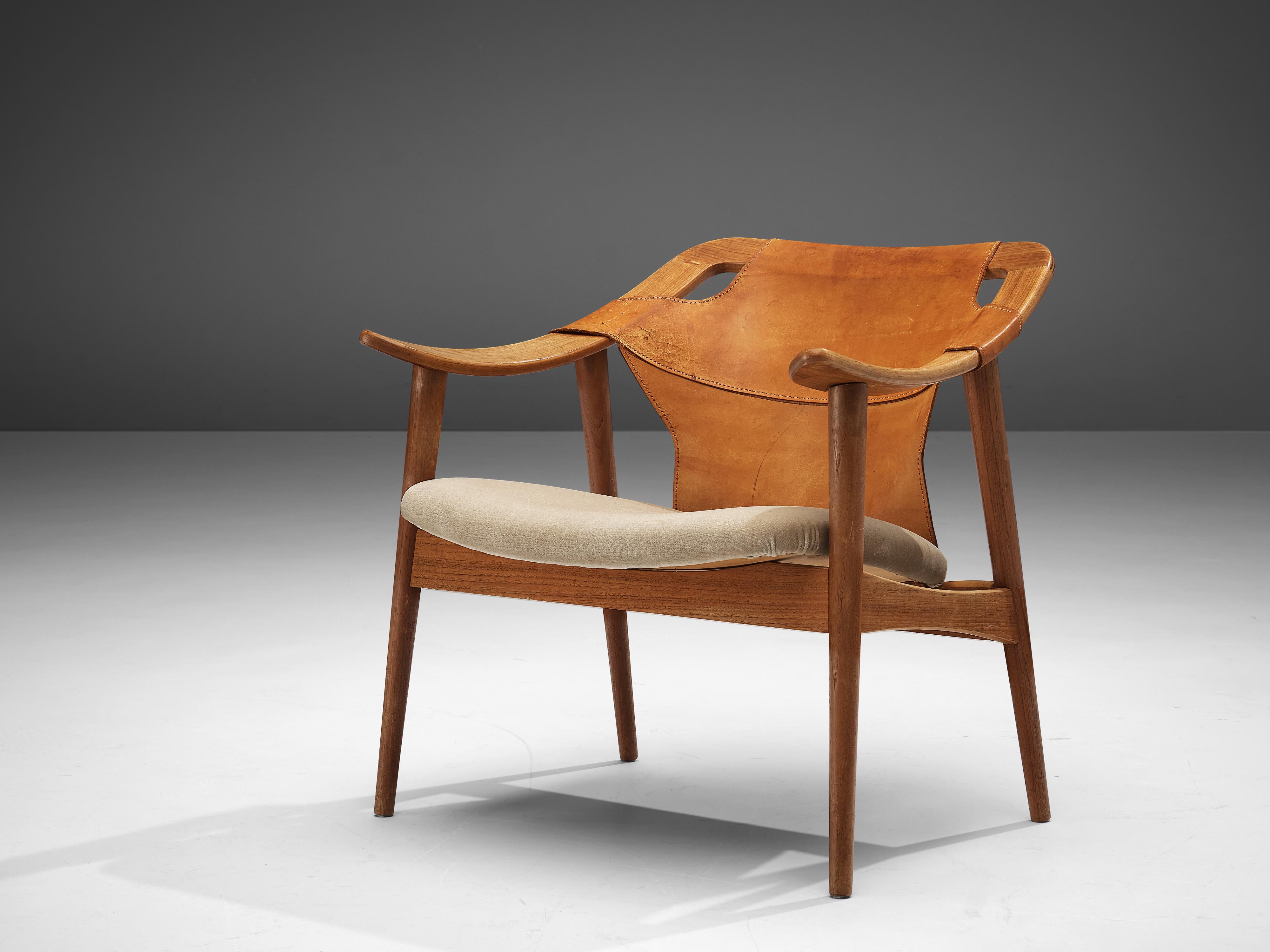 Arne Tidemand Ruud, Armchair, model '3050', oak, leather, fabric, Norway, 1960s.

This easy chair is designed by Norwegian designer Arne Tidemand Ruud. This chair is very dynamic due it's design and shapes. The oak frame shows beautiful curves and
