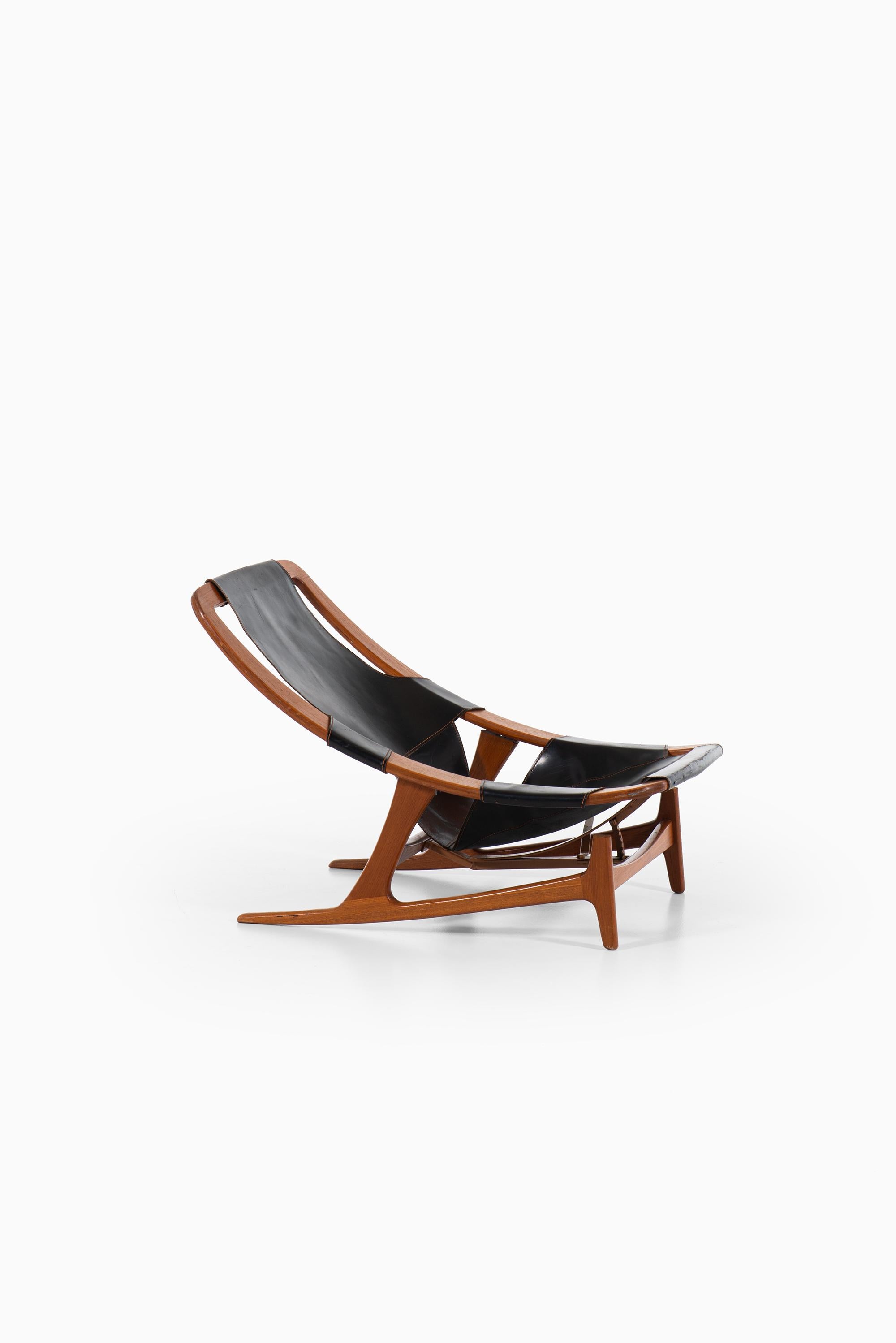 Rare lounge chair model Holmenkollen designed by Arne Tidemand-Ruud. Produced by Norcraft in Norway.