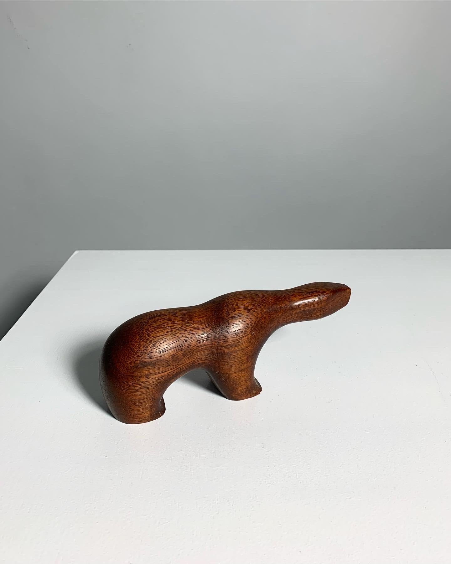 Sculpté à la main Arne Tjomsland - Ours polaire Hiorth & stlyngen en bois Norvège des années 1950 en vente