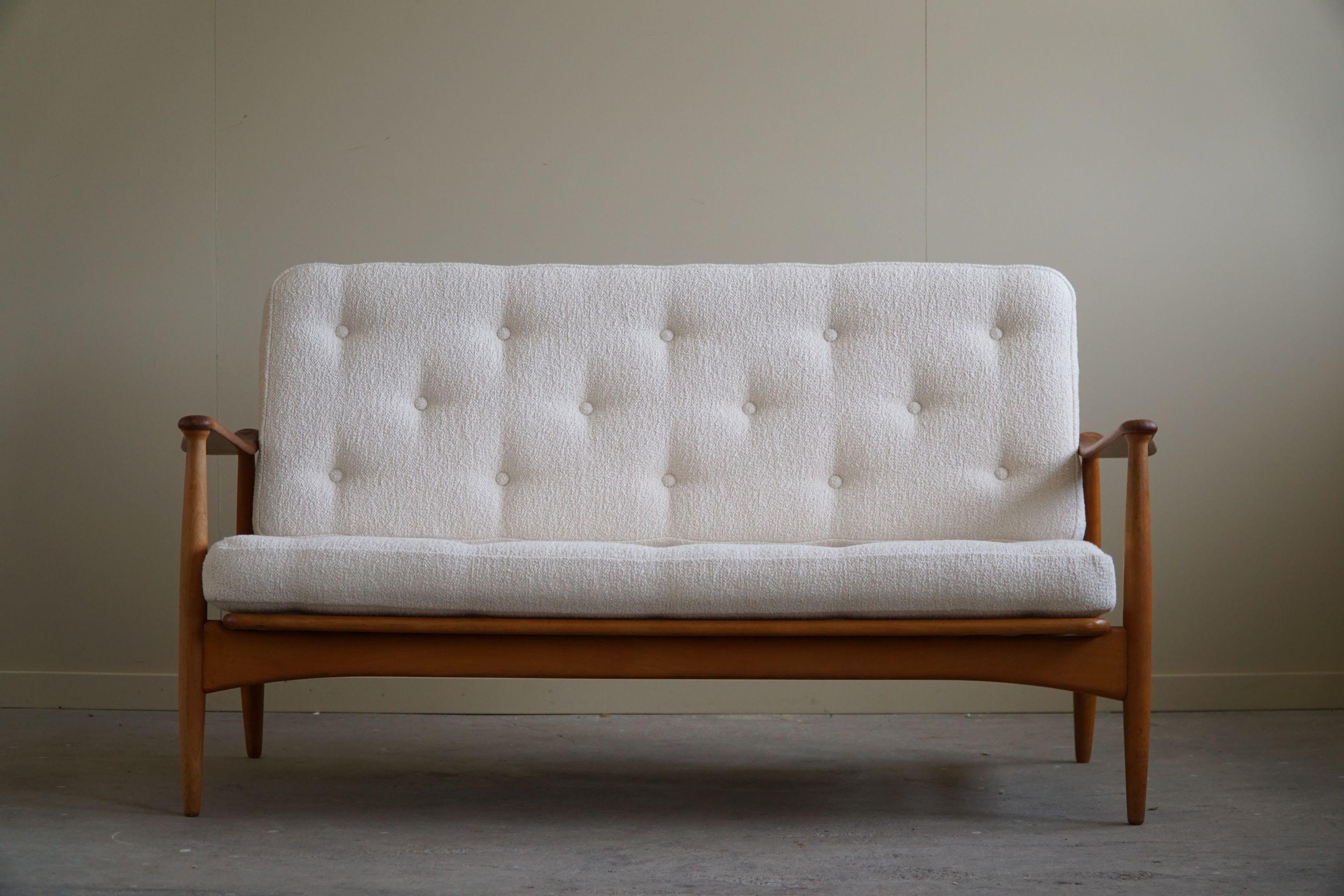 Arne Vodder 2-Sitzer-Sofa, Modell Fd 161, neu gepolstert mit Bouclé, 1950er Jahre im Angebot 11