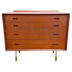 Armadio a 4 cassetti di Arne Vodder in teak