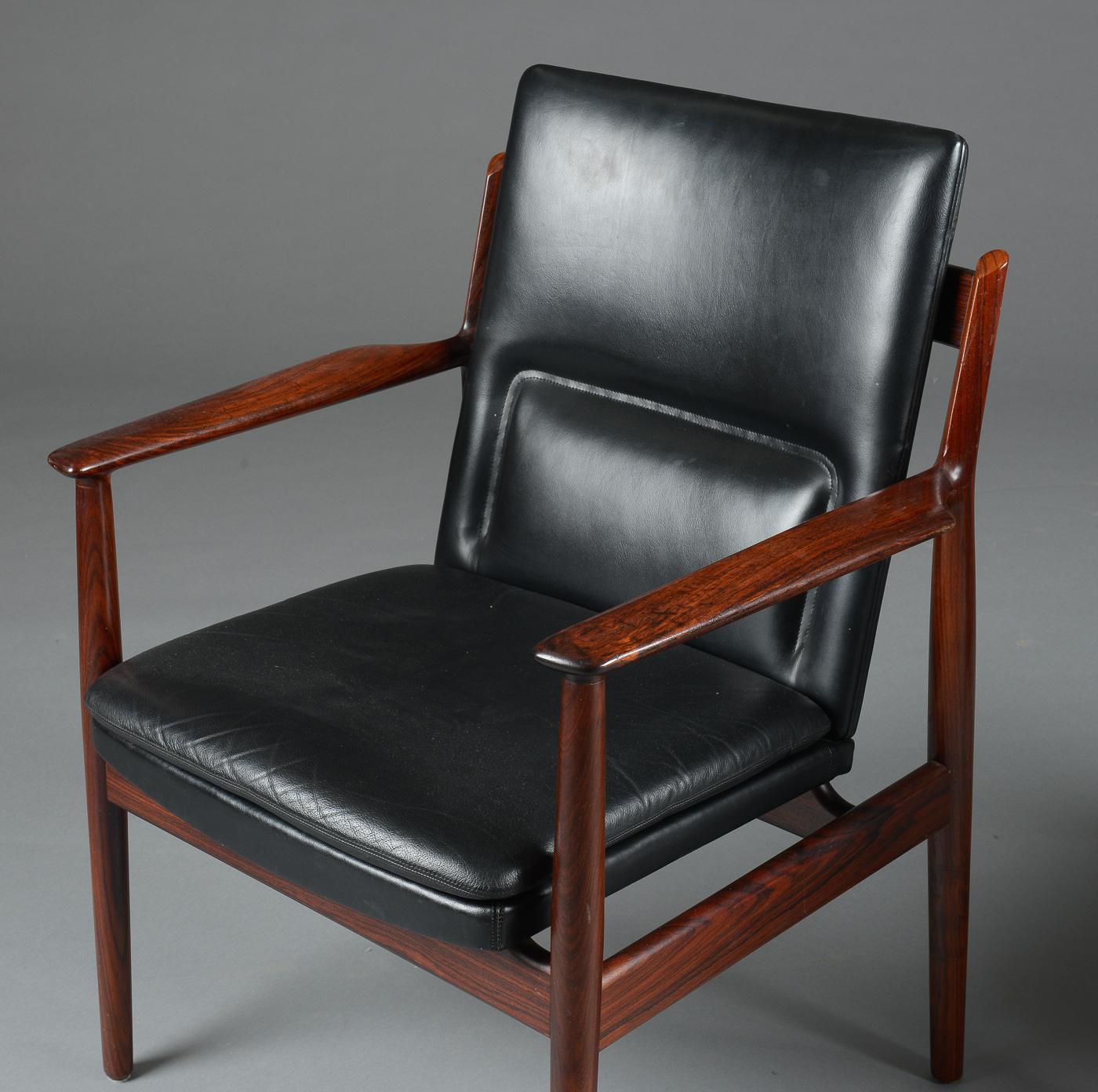 Scandinavian Modern Arne Vodder Armchair with Original Black Leather, circa 1960s For Sale