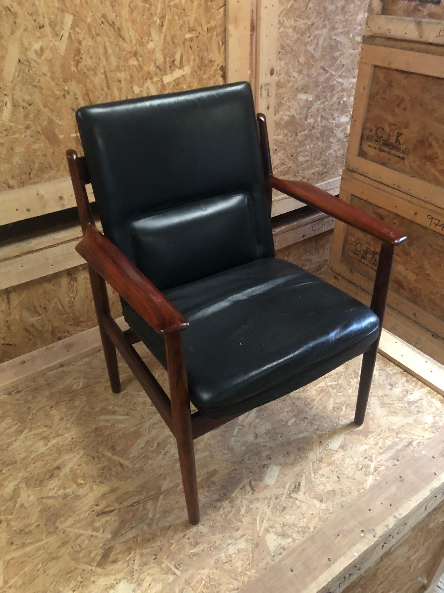 Milieu du XXe siècle Fauteuil Arne Vodder en cuir noir d'origine (années 1960) en vente