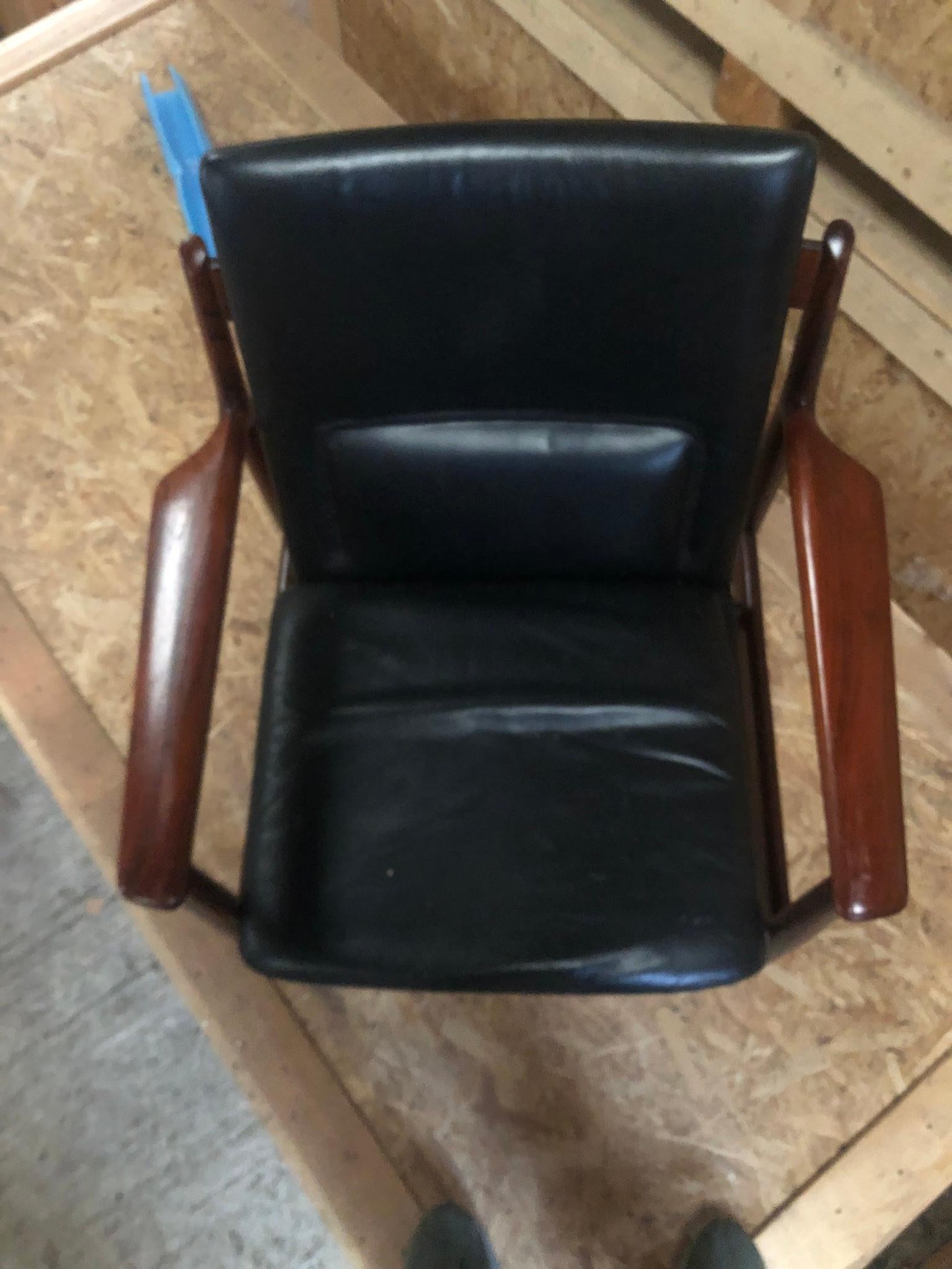 Cuir Fauteuil Arne Vodder en cuir noir d'origine (années 1960) en vente