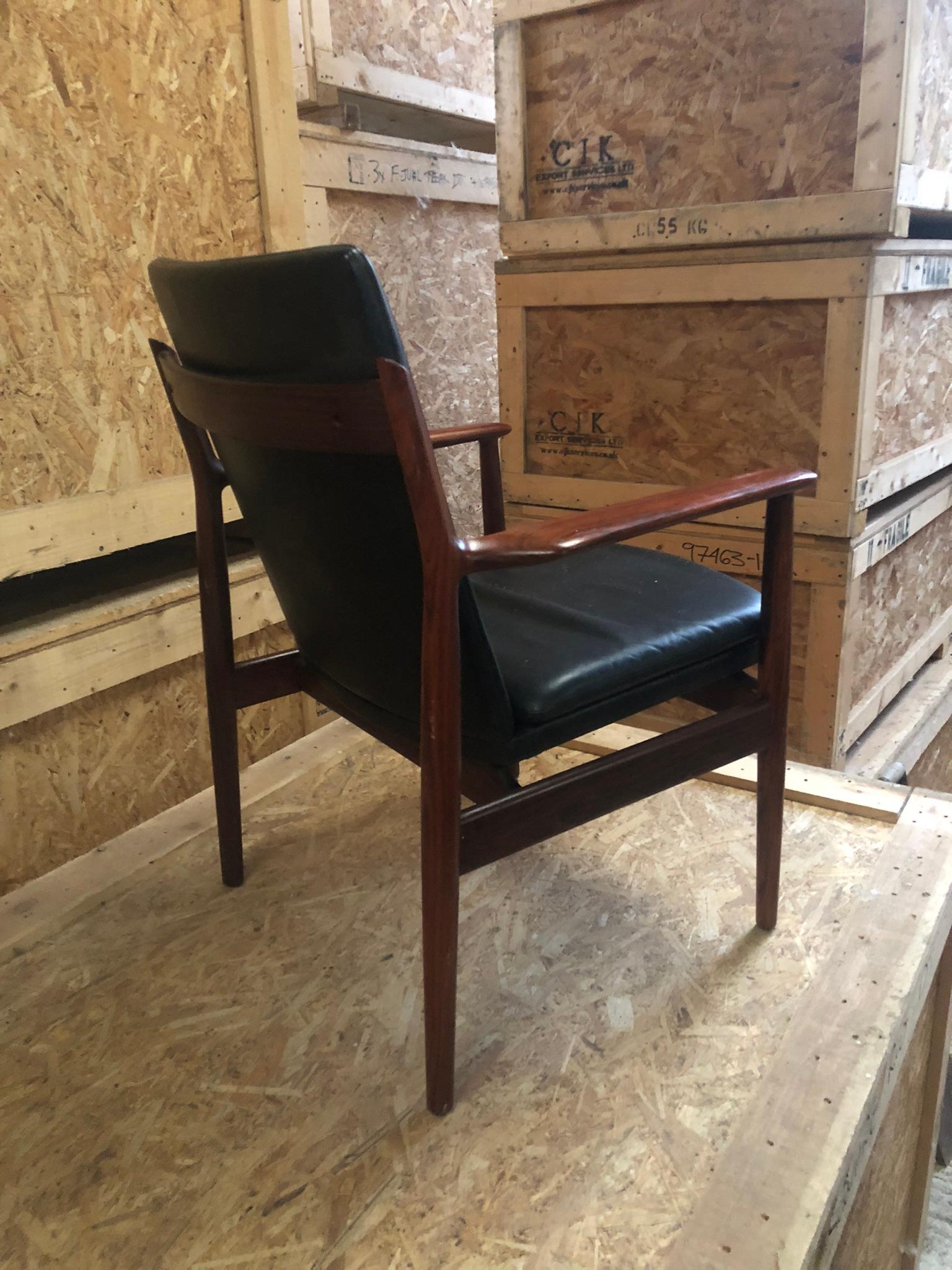 Arne Vodder Armchair with Original Black Leather, circa 1960s For Sale 2