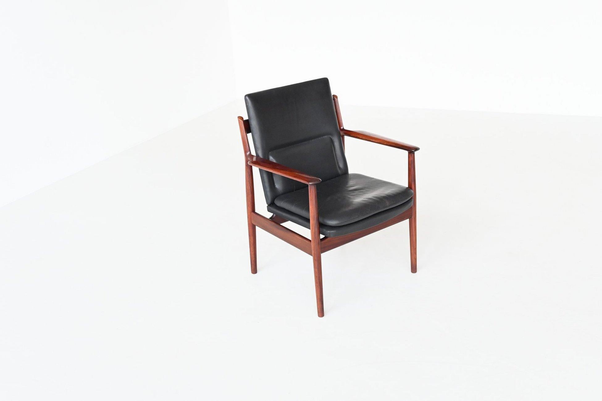Arne Vodder armchairs model 432 in rosewood Sibast Furniture Denmark 1960 For Sale 7