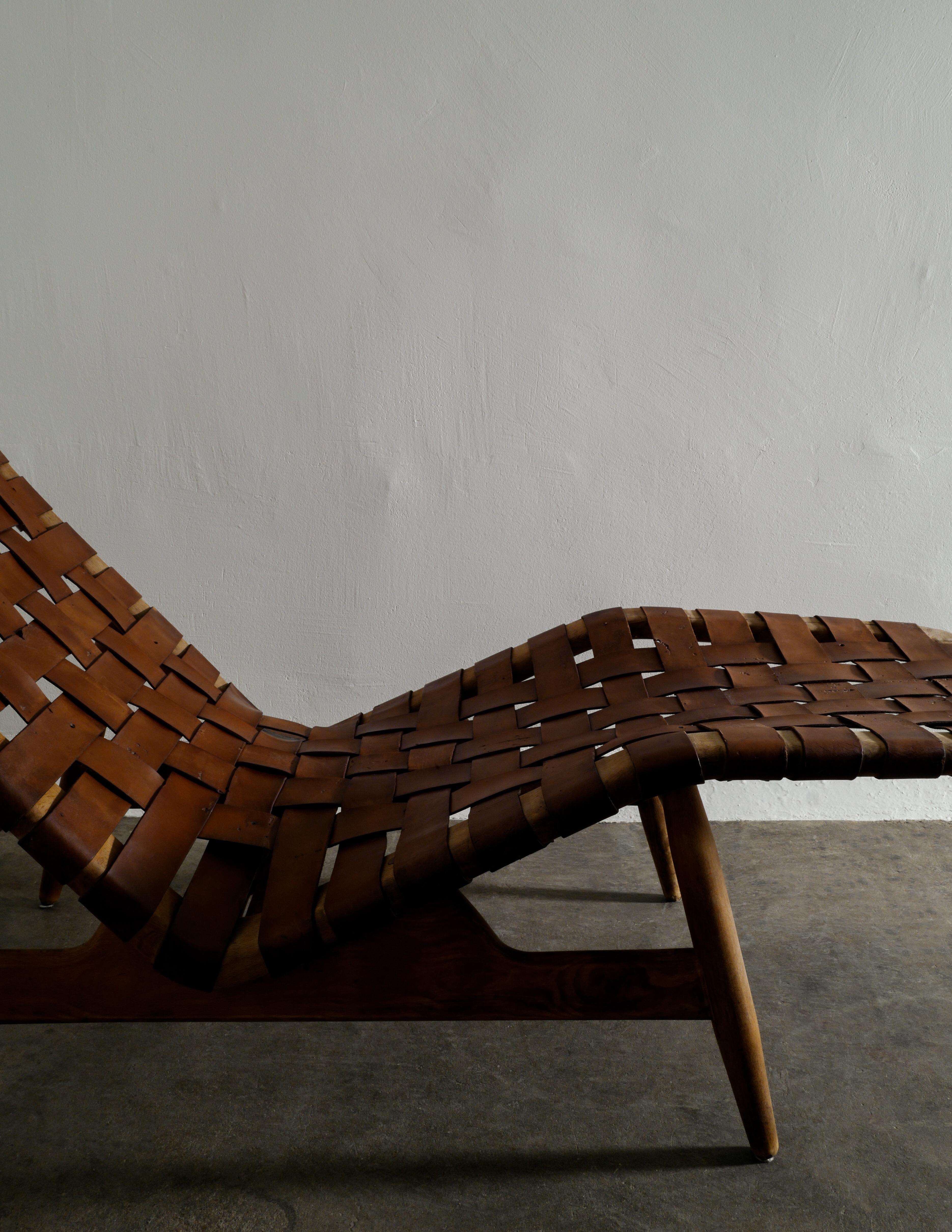 Arne Vodder Ash & Leather Chaise Lounge Chair Produced by Bovirke Denmark, 1950s In Good Condition In Stockholm, SE