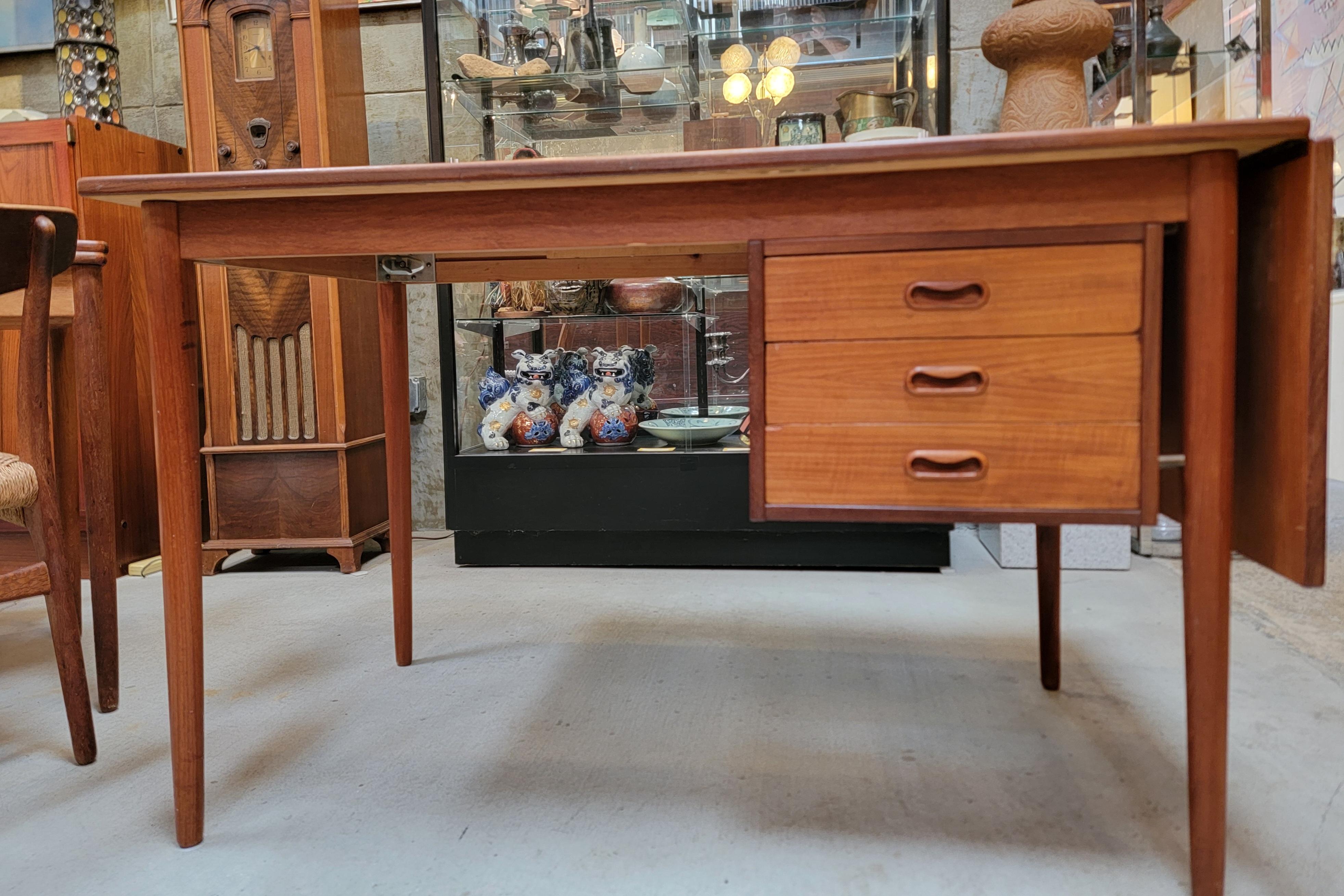 Arne Vodder Attributed Teak Danish Modern Desk For Sale 7