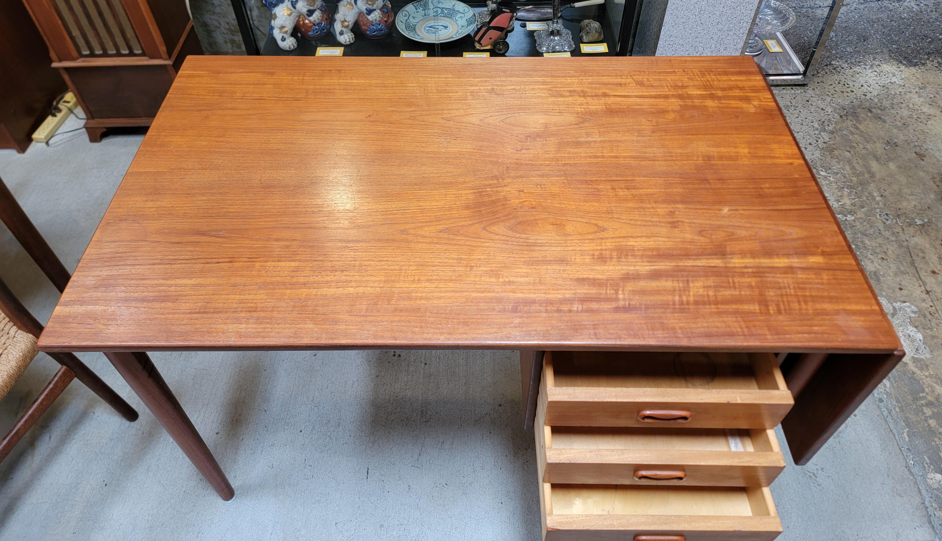 Scandinavian Modern Arne Vodder Attributed Teak Danish Modern Desk For Sale