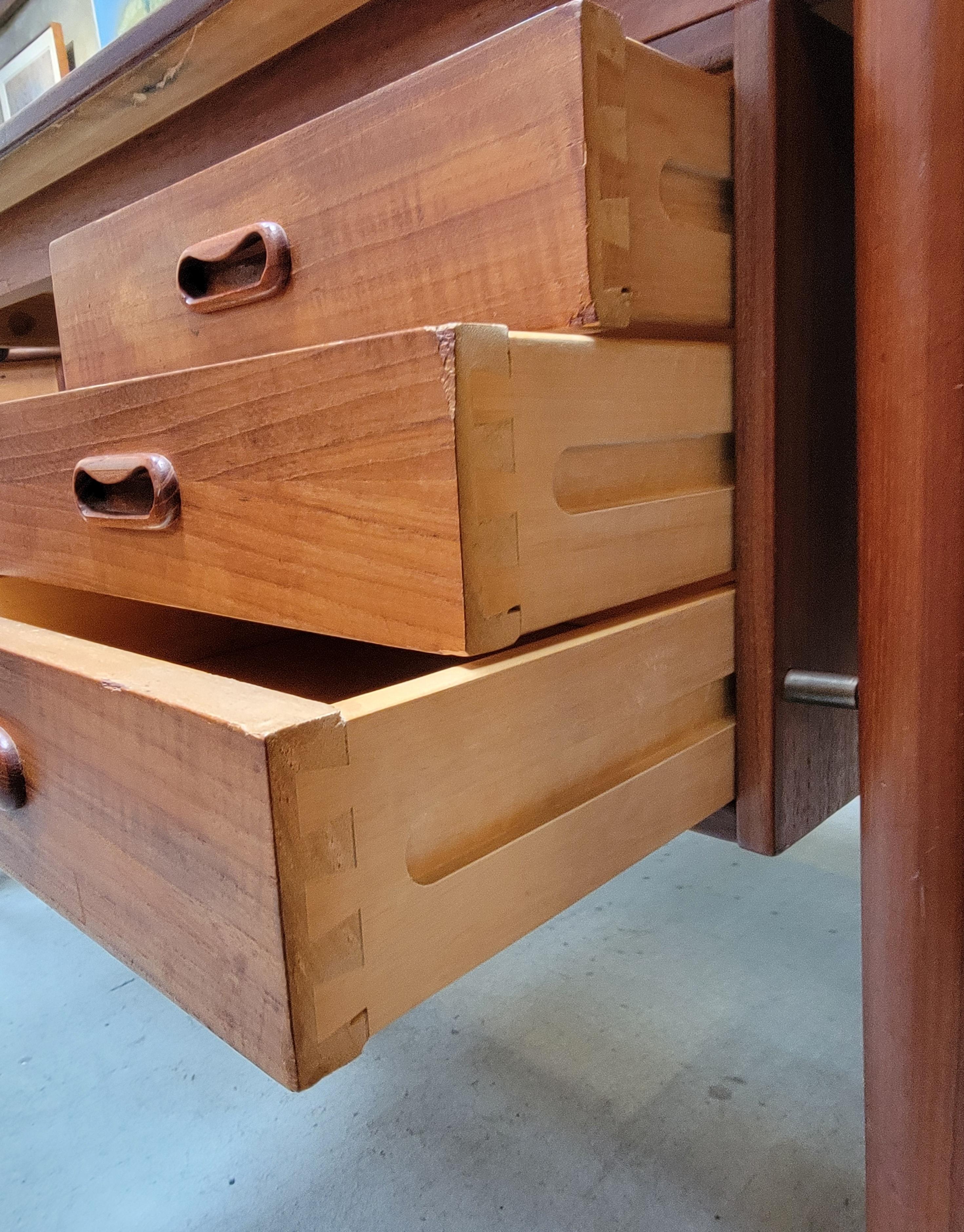 Arne Vodder Attributed Teak Danish Modern Desk In Good Condition For Sale In Fulton, CA