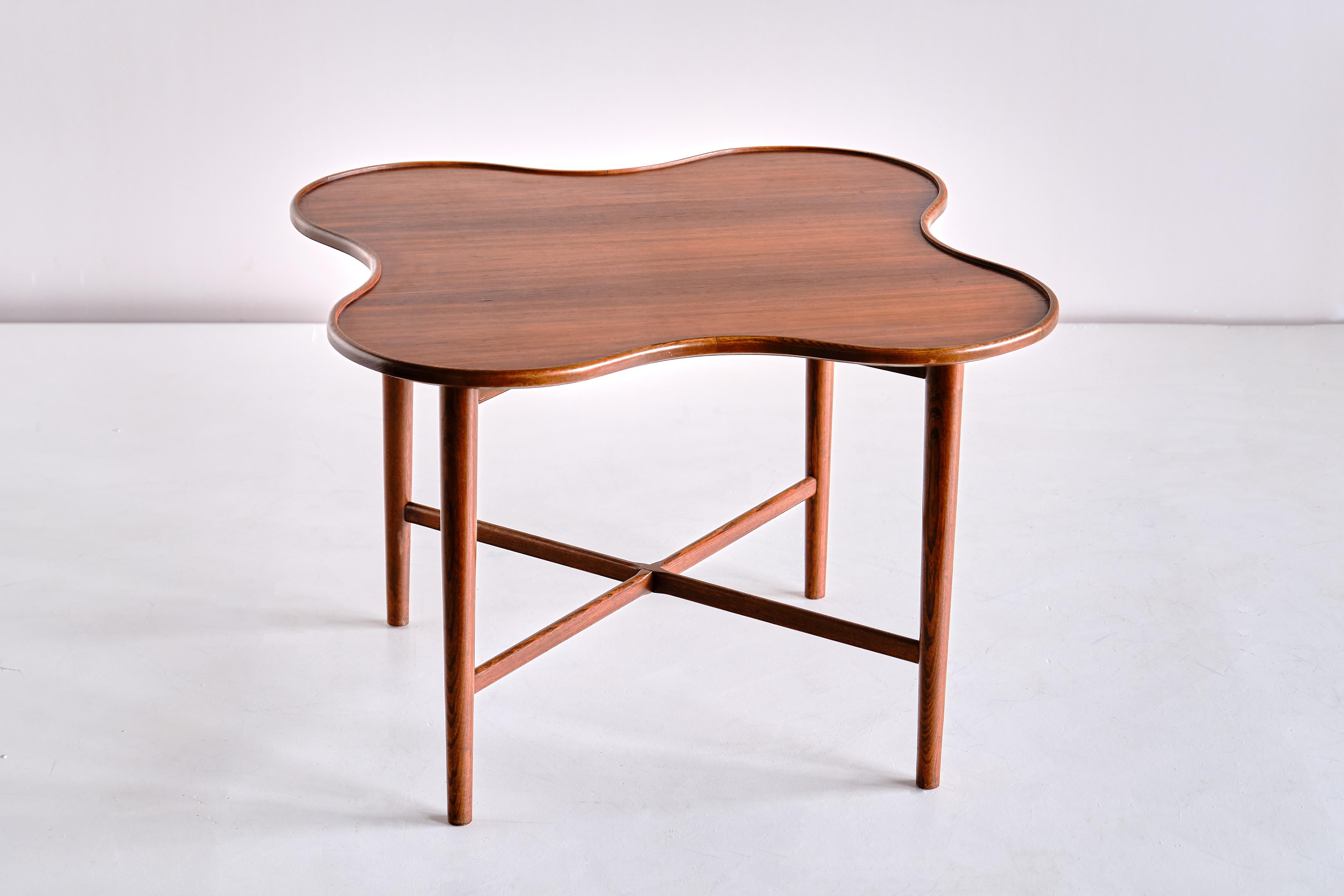 Scandinavian Modern Arne Vodder Attributed Teak Side Table with Quatrefoil Shape, Denmark, 1960s