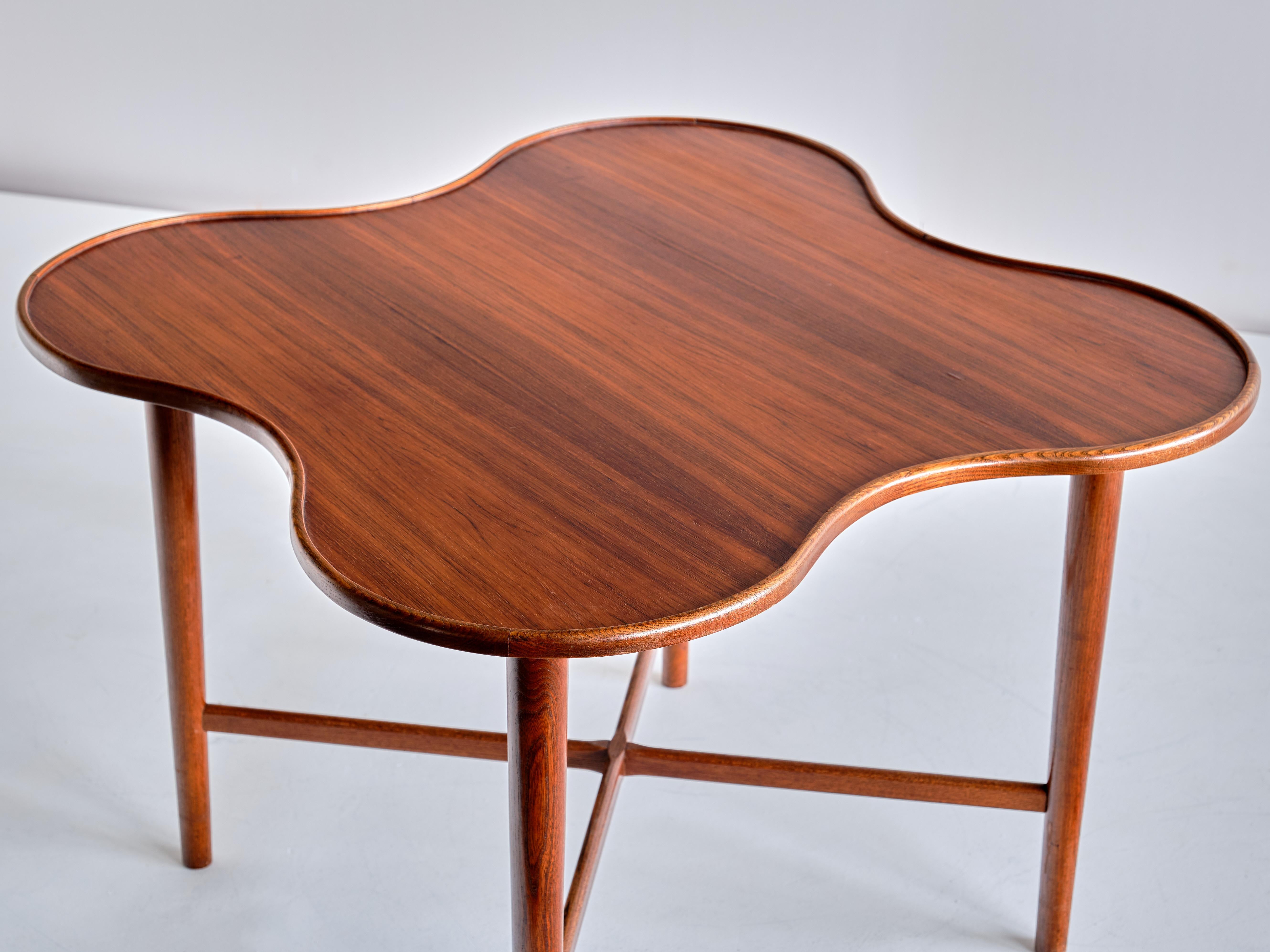 Arne Vodder Attributed Teak Side Table with Quatrefoil Shape, Denmark, 1960s In Good Condition In The Hague, NL