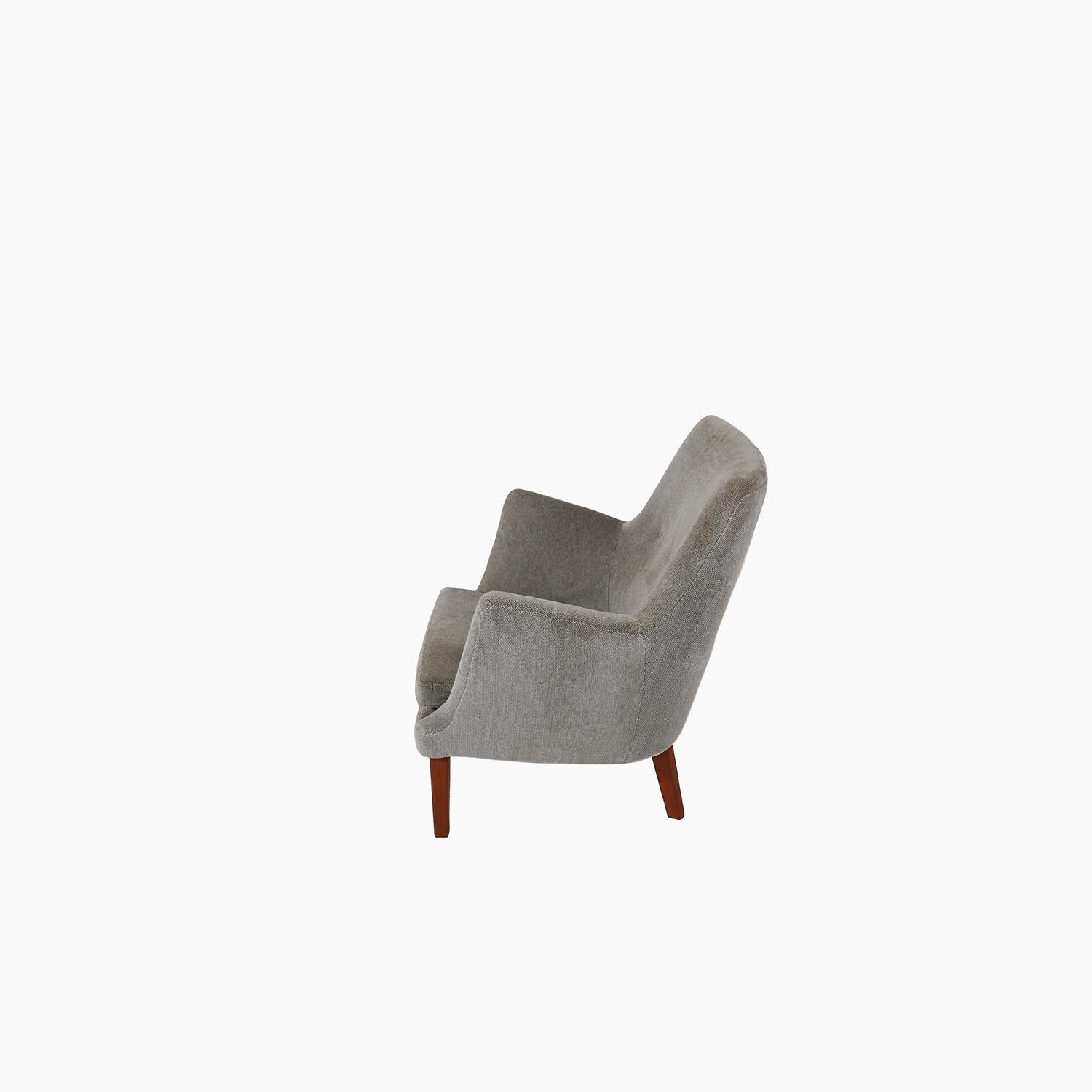 Arne Vodder AV 53 Upholstered Lounge Chair In Good Condition For Sale In Minneapolis, MN