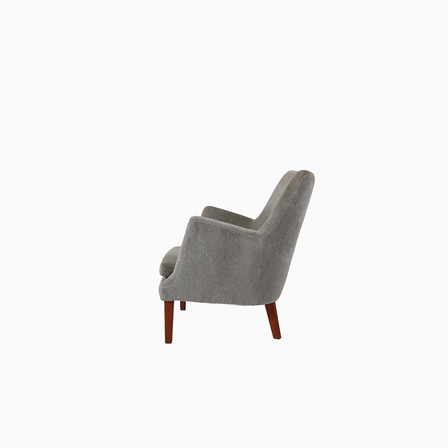 20th Century Arne Vodder AV 53 Upholstered Lounge Chair For Sale