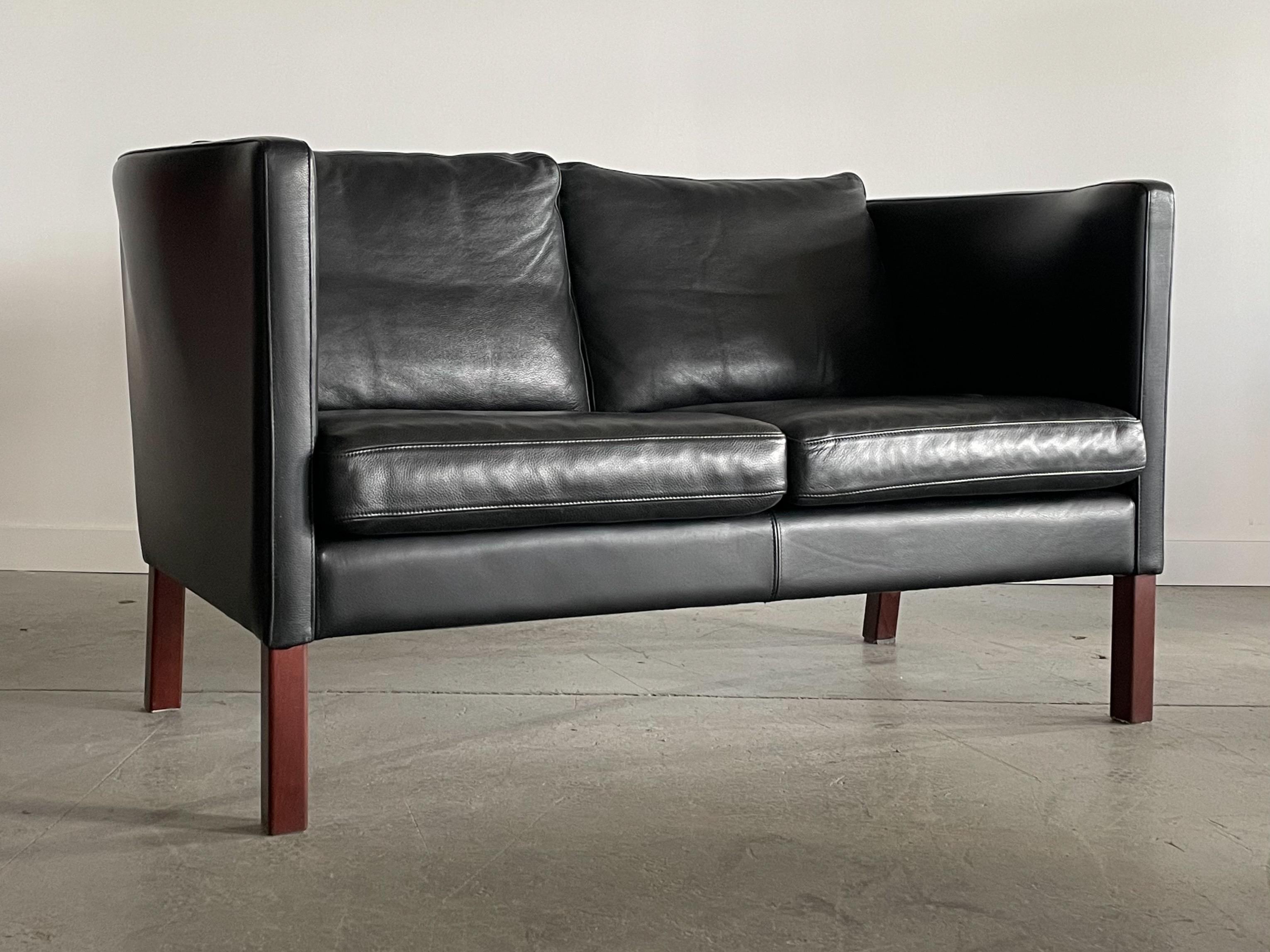 Scandinavian Modern Arne Vodder AV59 Leather Two-seater Sofa for Nielaus For Sale