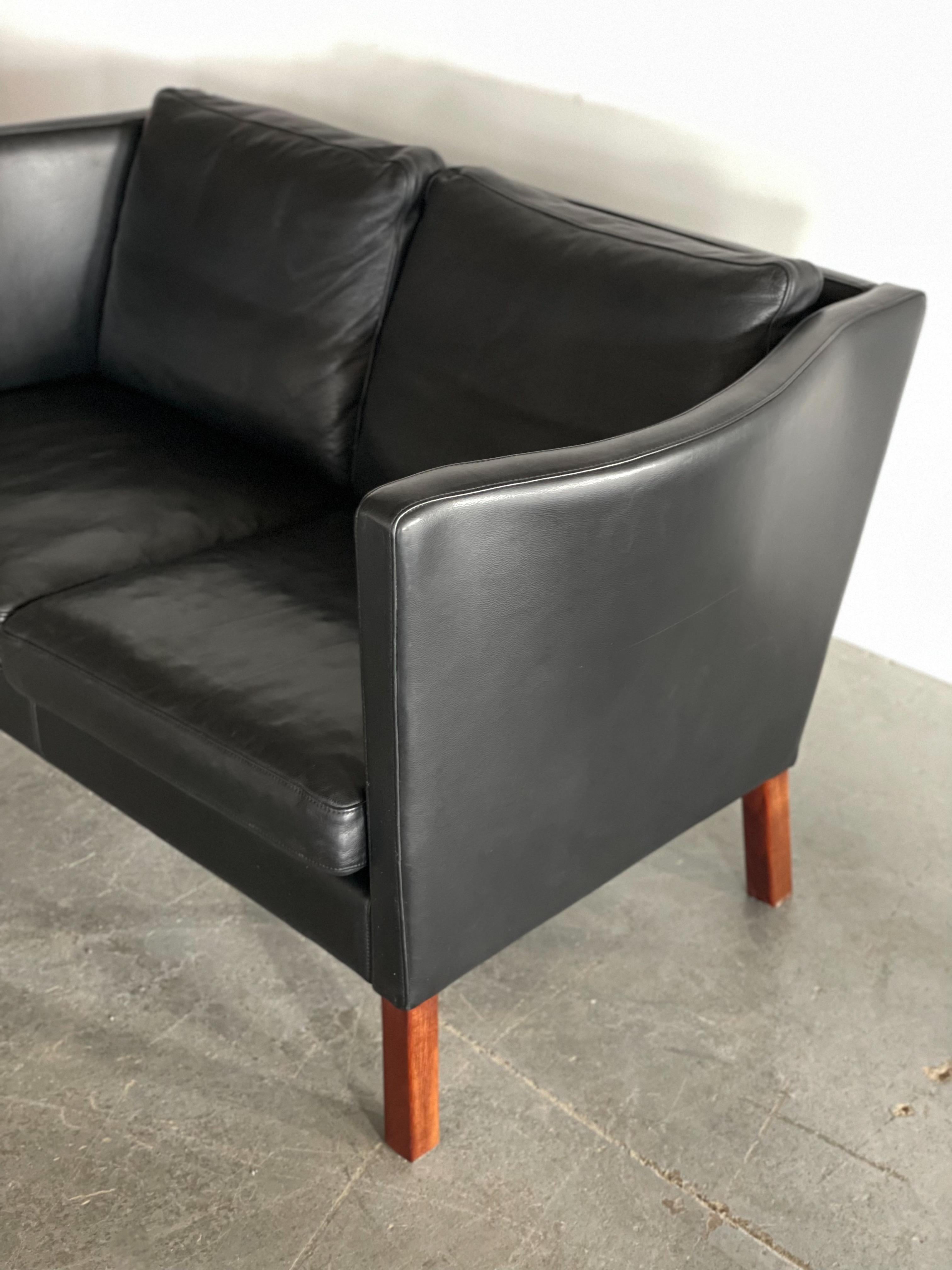 Mid-20th Century Arne Vodder AV59 Leather Two-seater Sofa for Nielaus For Sale