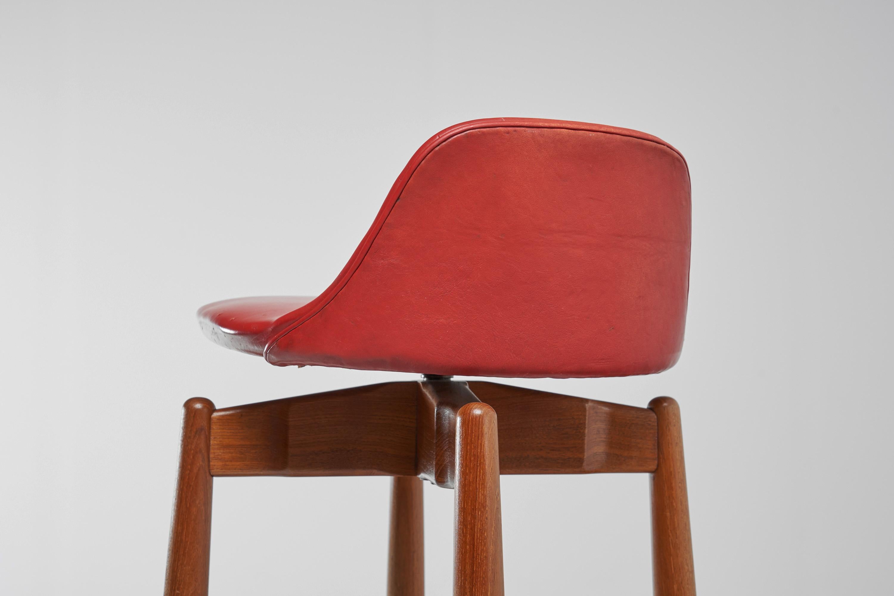 Scandinavian Modern Arne Vodder bar stools model 64 Sibast Denmark 1960 For Sale