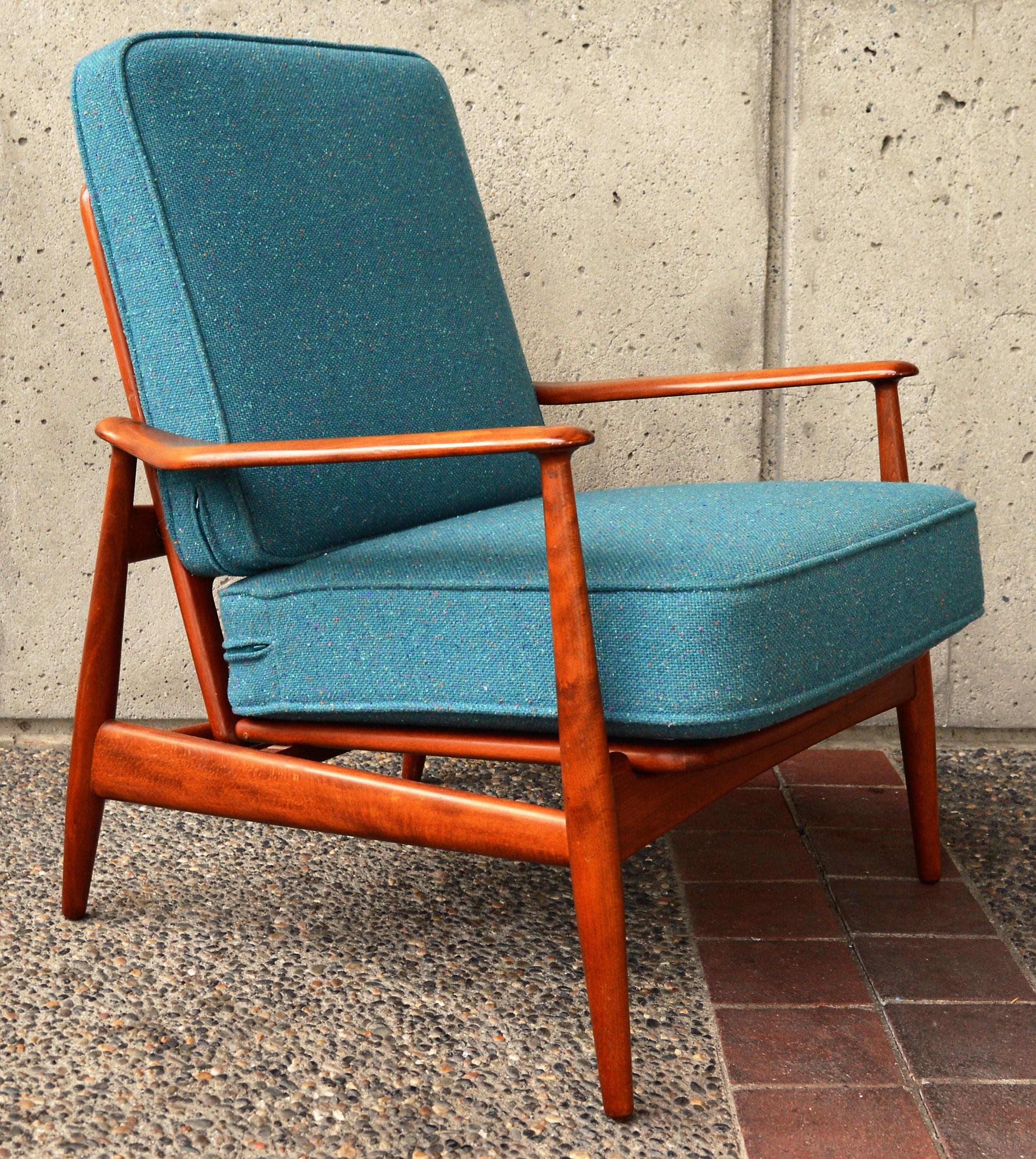 This superb and rare Danish Modern beech two position recliner was designed by Arne Vodder in the 1950s and is in excellent vintage condition. Beautifully designed, every aspect of the chair frame is sculptural and gorgeous, from the flared side
