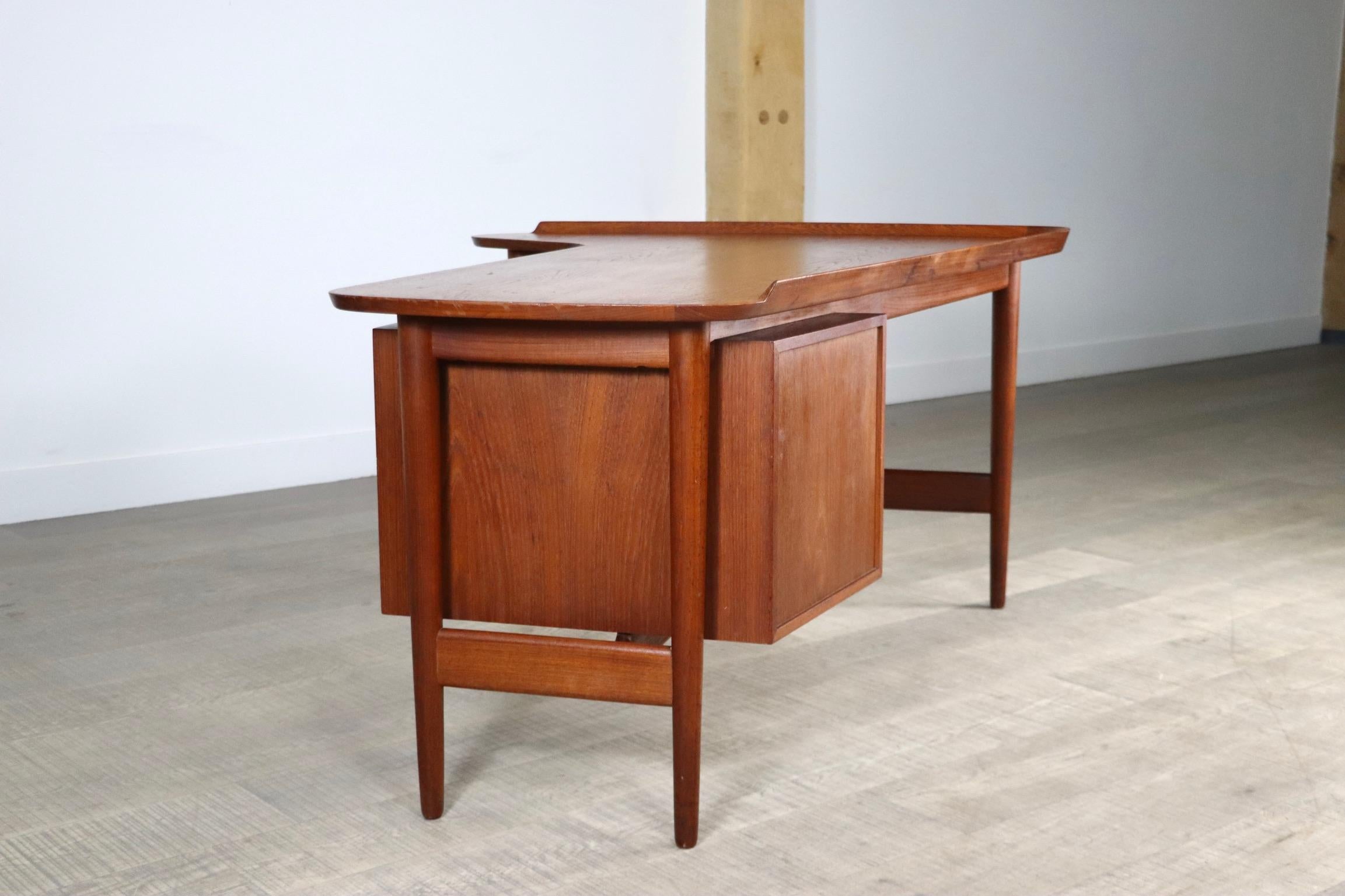 Arne Vodder “Boomerang” B085 Desk in Teak for Bovirke, Denmark, 1956 11