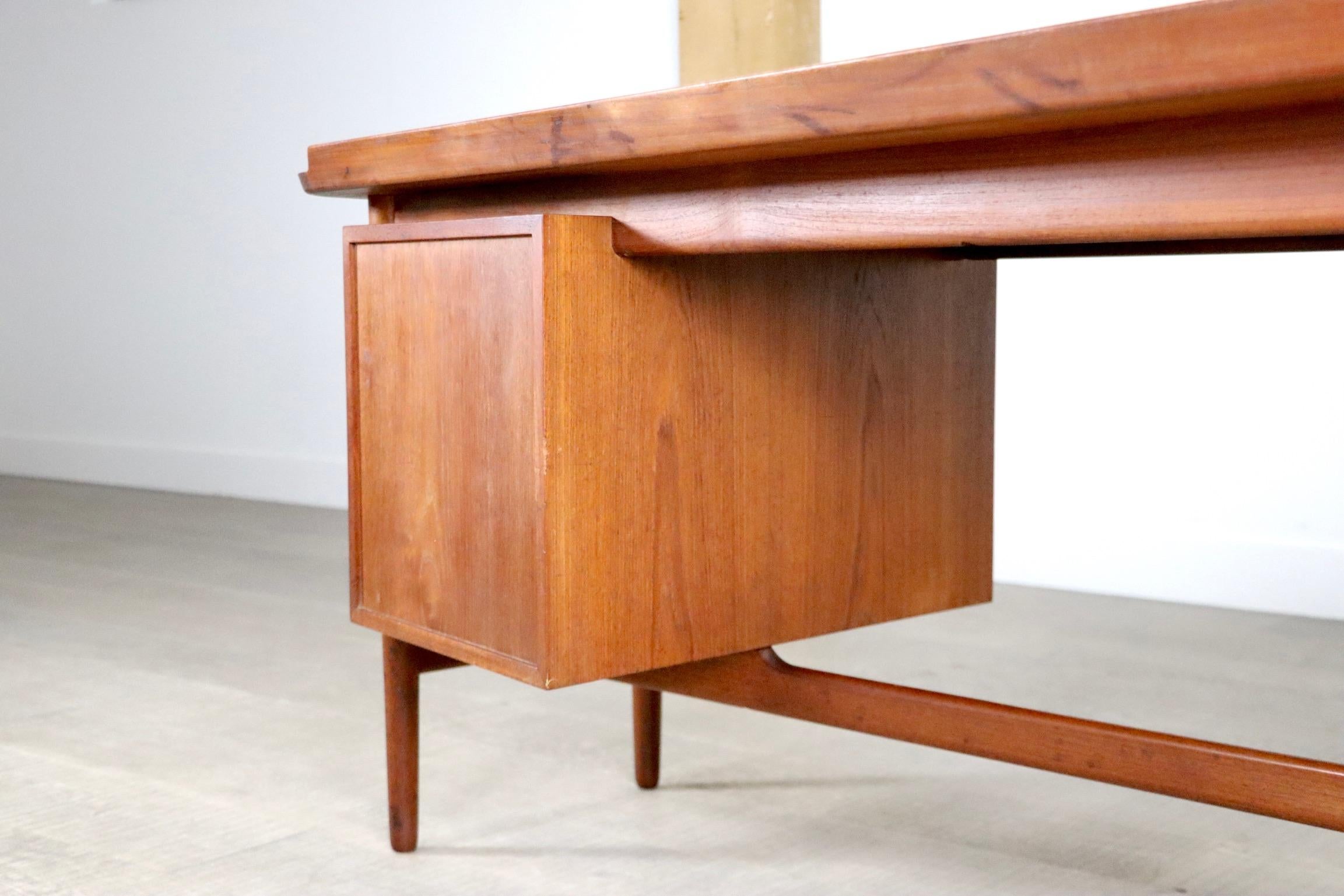 Arne Vodder “Boomerang” B085 Desk in Teak for Bovirke, Denmark, 1956 12