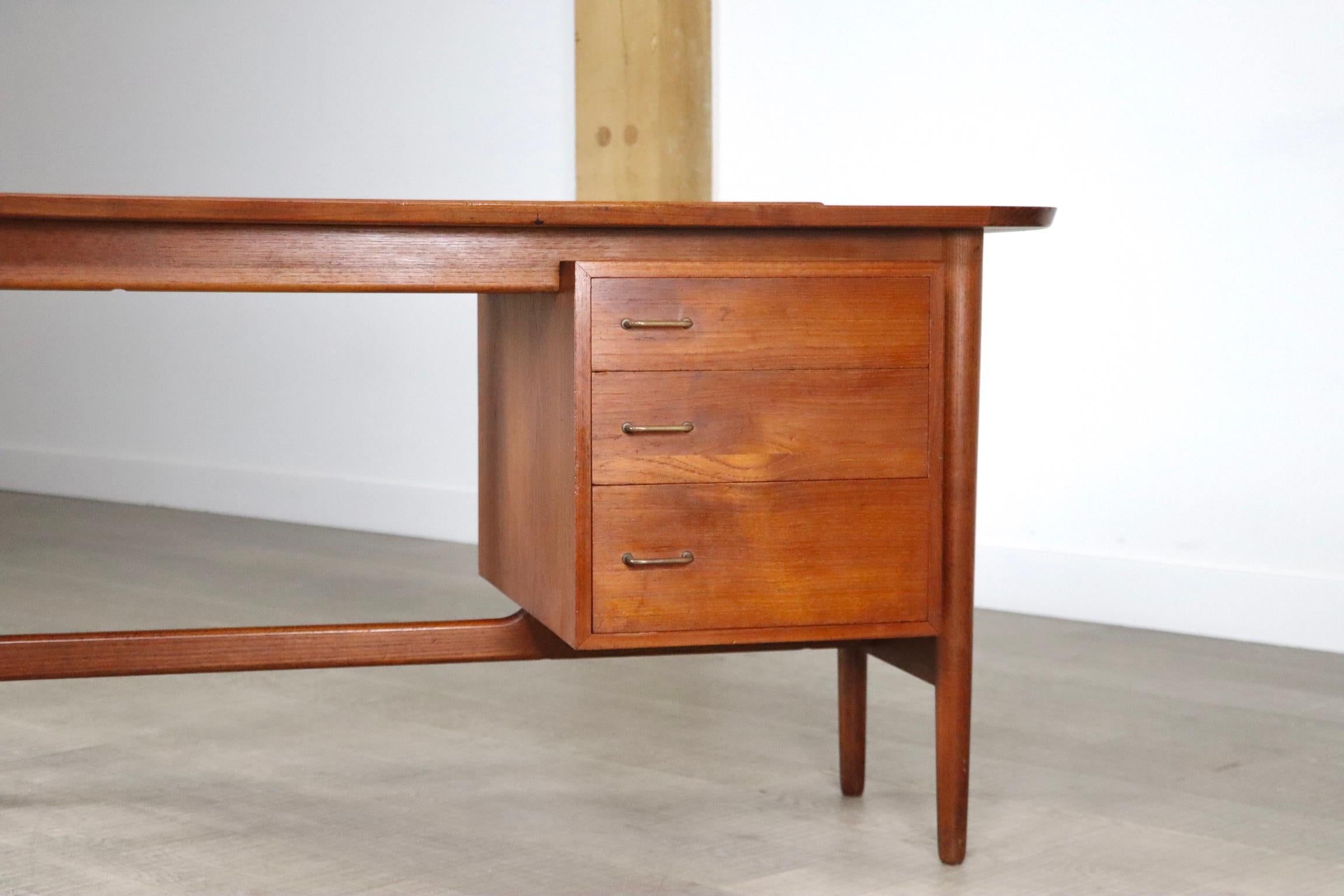 Mid-20th Century Arne Vodder “Boomerang” B085 Desk in Teak for Bovirke, Denmark, 1956