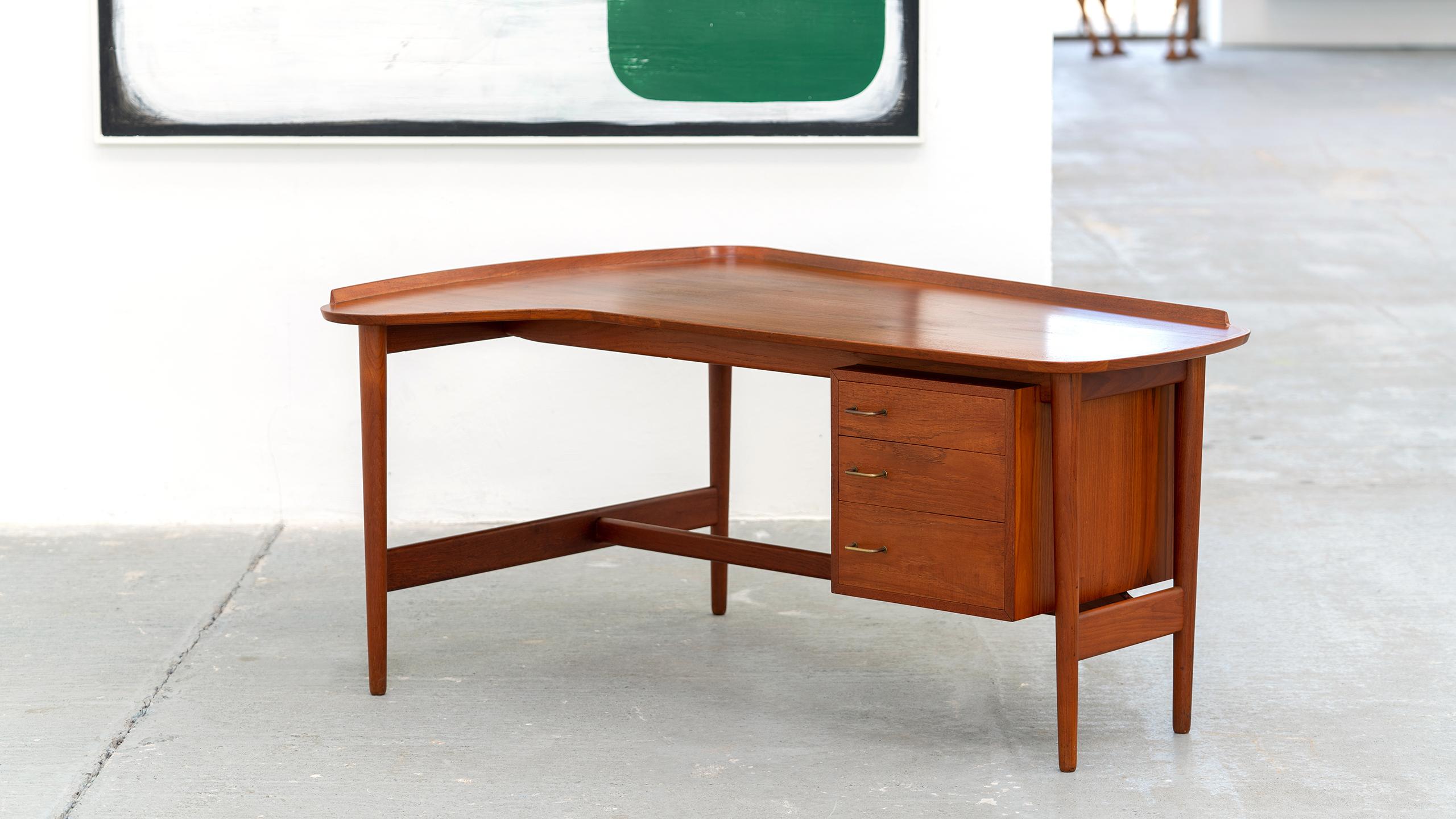 Arne Vodder 1956 for Bovirke, Denmark
rare Boomerang desk ’Model BO85’ in teak with brass handles

This desk was designed by Arne Vodder for Bovirke. The desk has an organically shaped table top with raised edges. The handcrafted details are