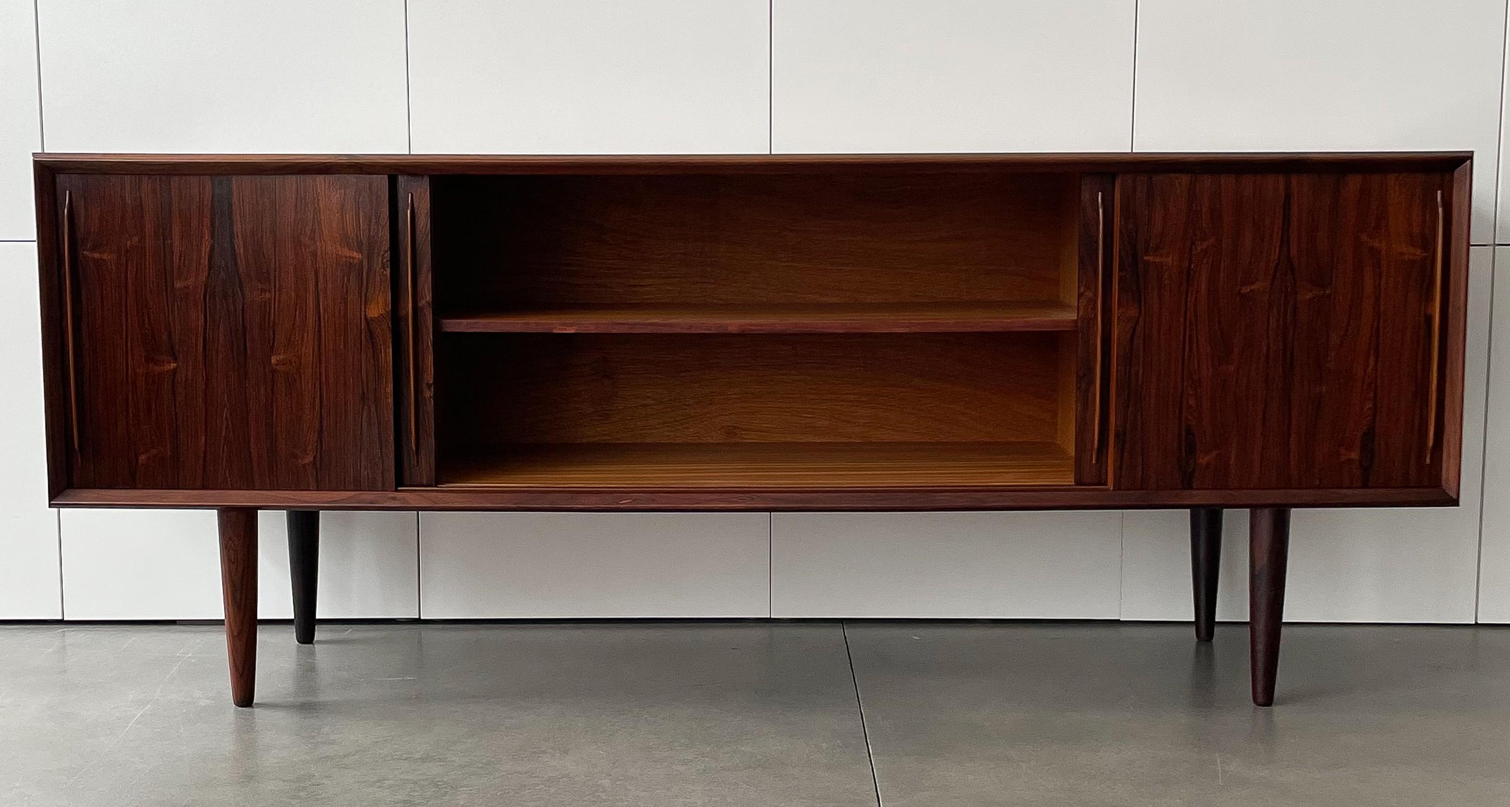 Arne Vodder Bow Front Four Door Rosewood Sideboard In Excellent Condition In Chicago, IL