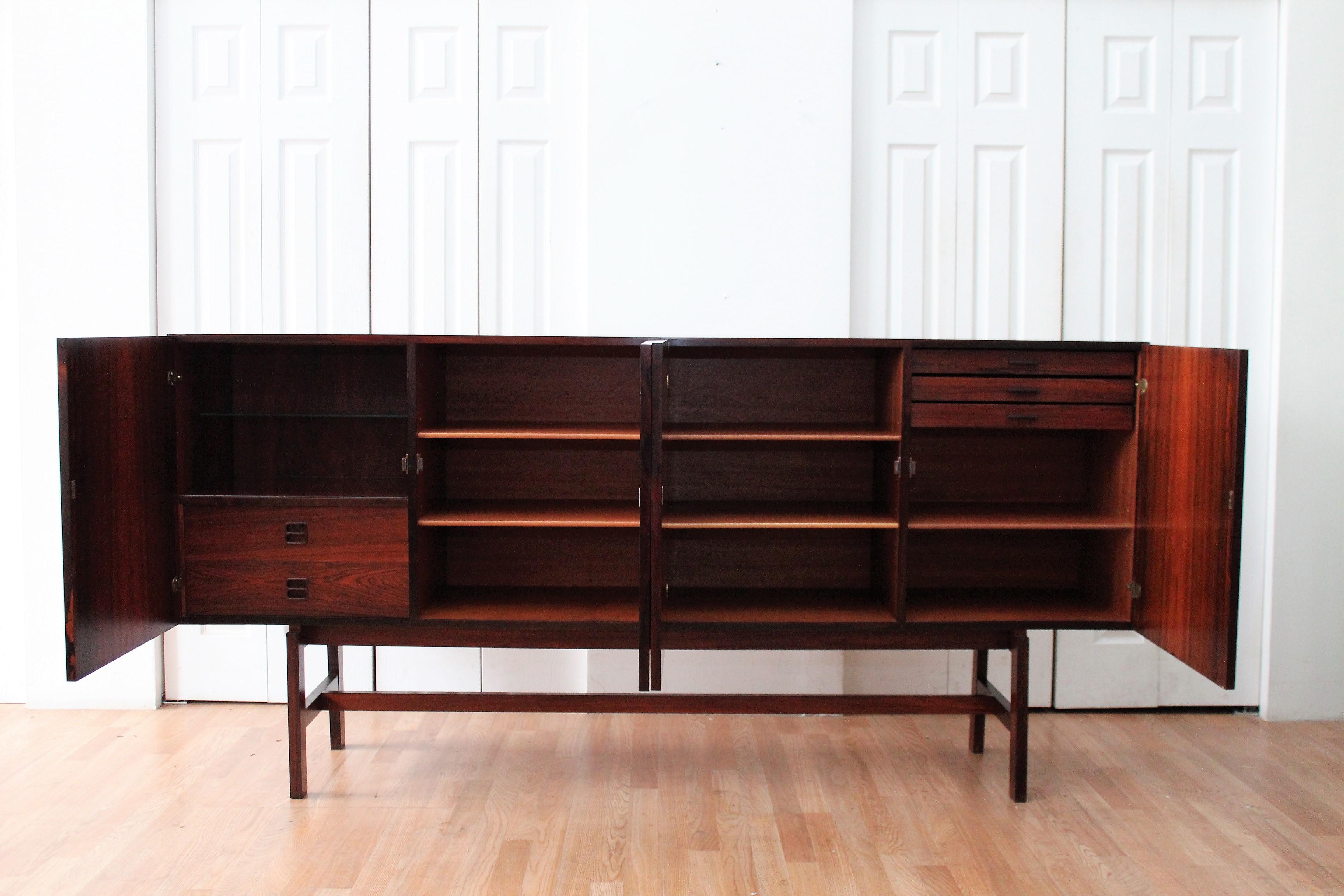 Arne Vodder Brazilian Rosewood Sideboard Credenza (Skandinavische Moderne) im Angebot