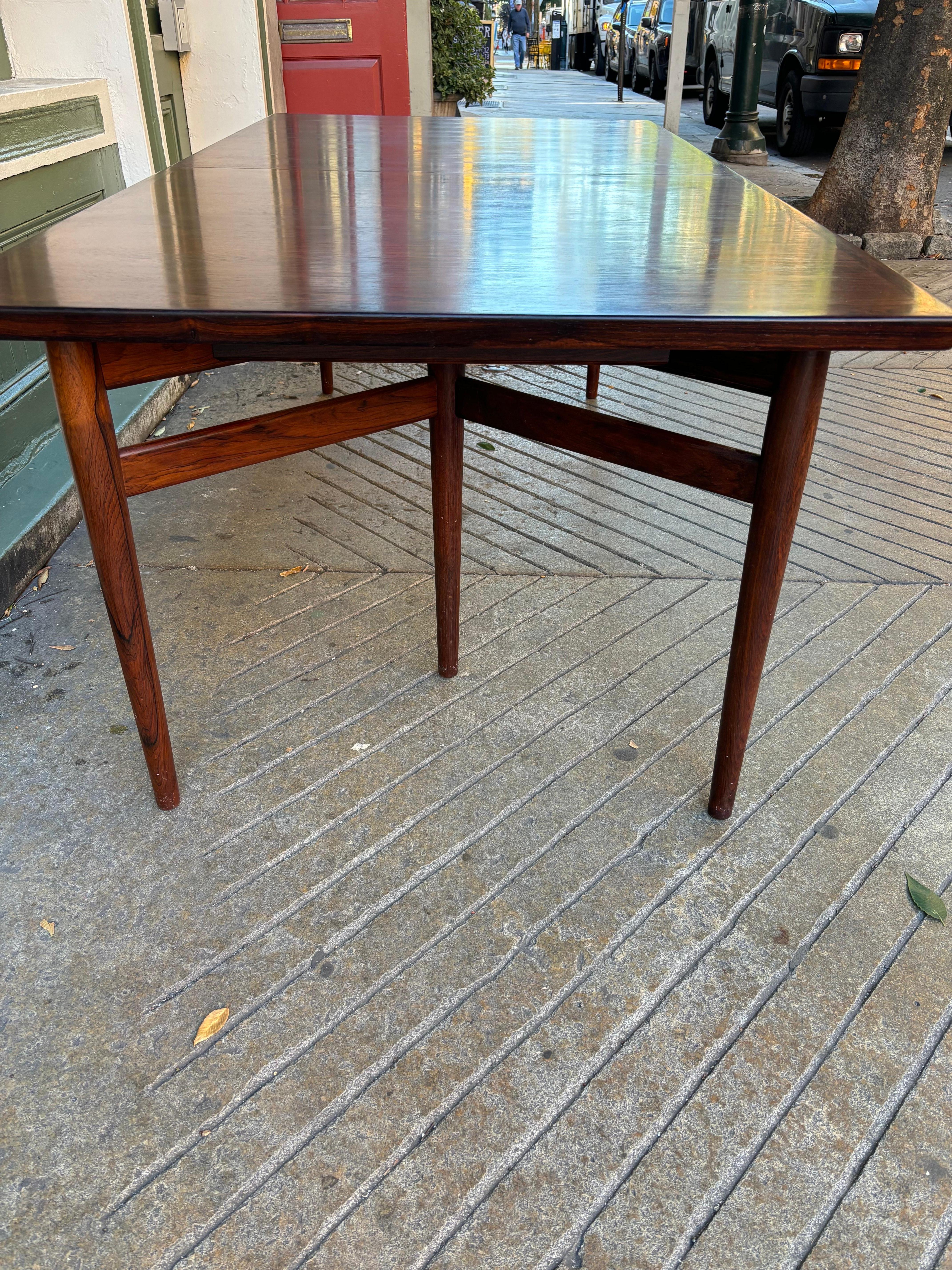 Table et 6 chaises brésiliennes en bois de rose Arne Vodder pour Sibast Denmark en vente 1