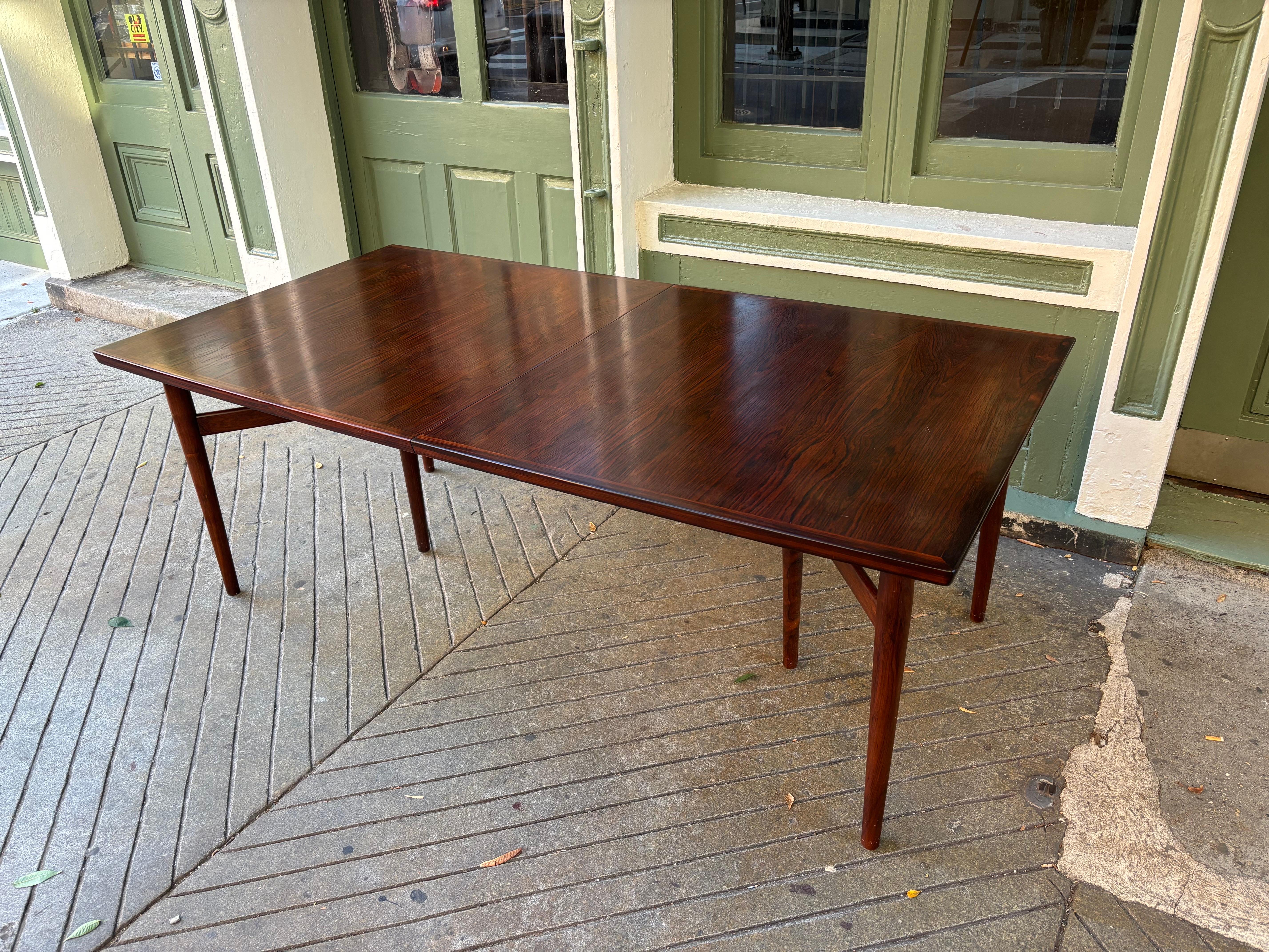 Table et 6 chaises brésiliennes en bois de rose Arne Vodder pour Sibast Denmark en vente 2