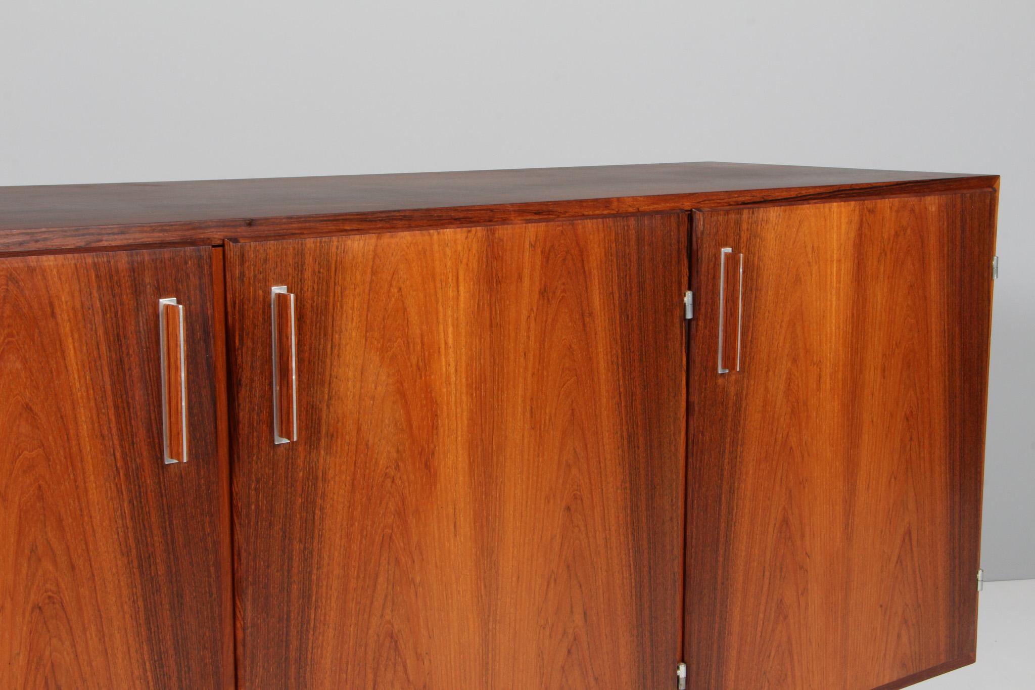 Armario Arne Vodder de 4 puertas, palisandro y aluminio. Dinamarca Años 60 en Bueno estado para la venta en Esbjerg, DK