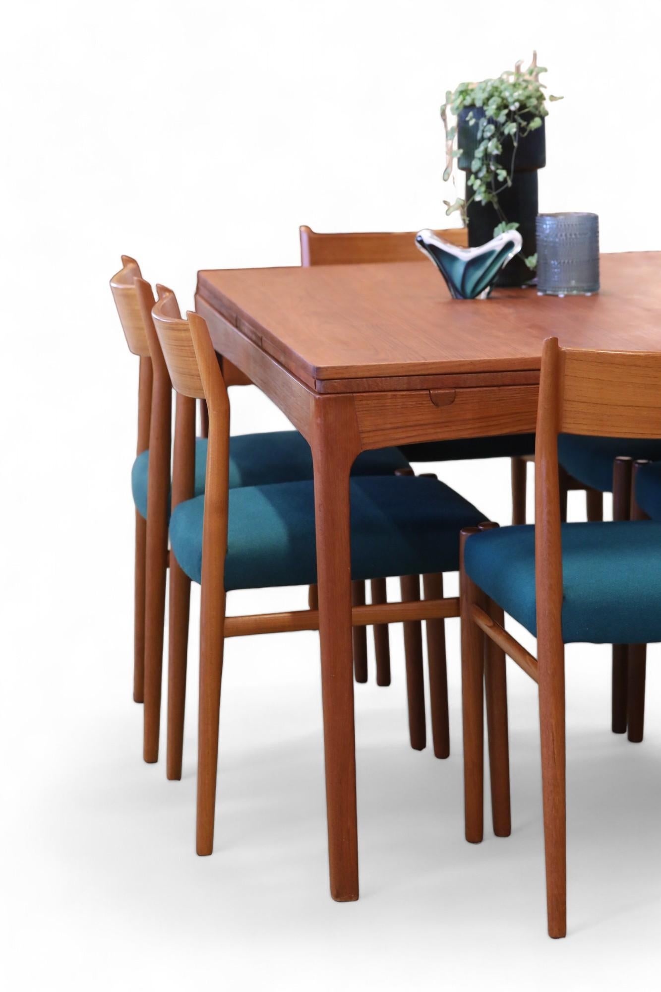 Chaise Arne Vodder modèle 418 avec revêtement en teck et laine verte, lot de quatre en vente 4