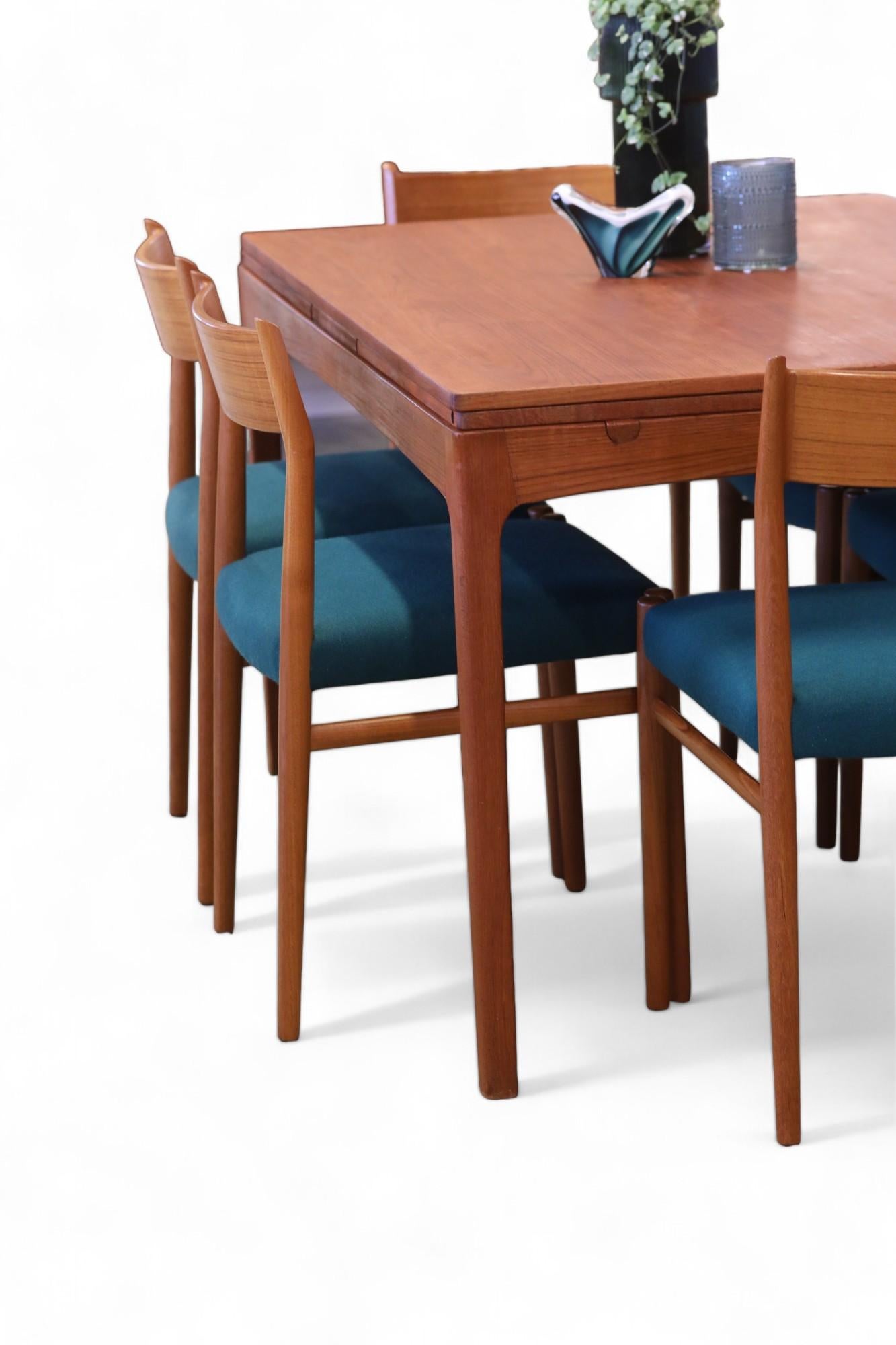 Chaise Arne Vodder modèle 418 avec revêtement en teck et laine verte, lot de quatre en vente 5