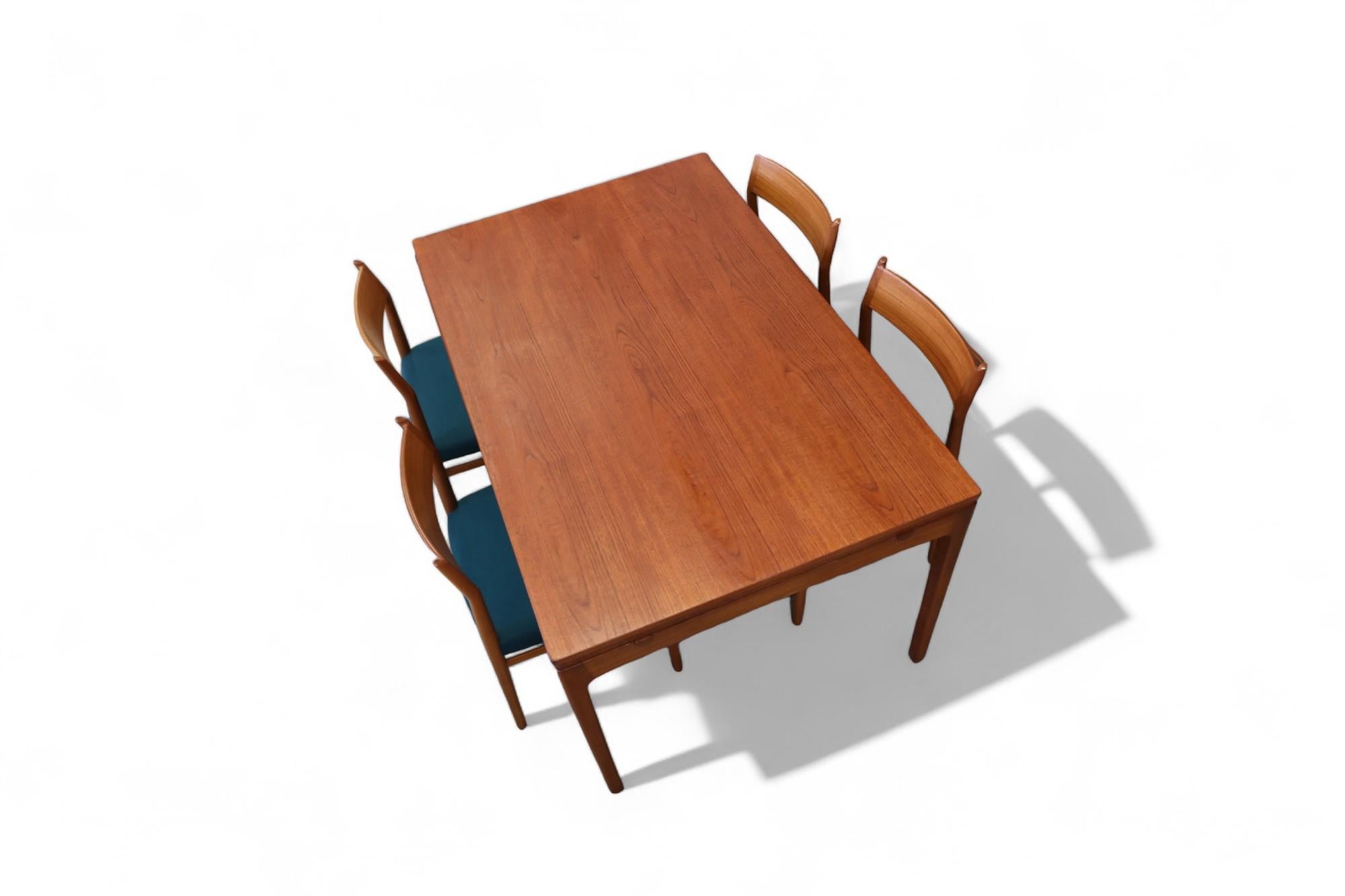 Chaise Arne Vodder modèle 418 avec revêtement en teck et laine verte, lot de quatre en vente 7
