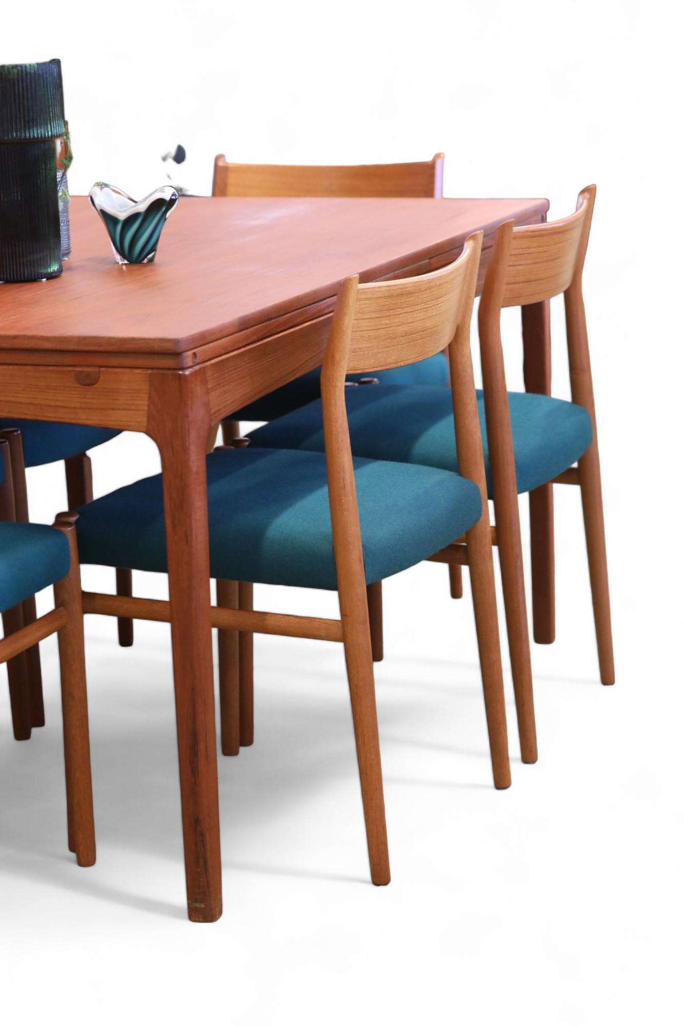 Milieu du XXe siècle Chaise Arne Vodder modèle 418 avec revêtement en teck et laine verte, lot de quatre en vente