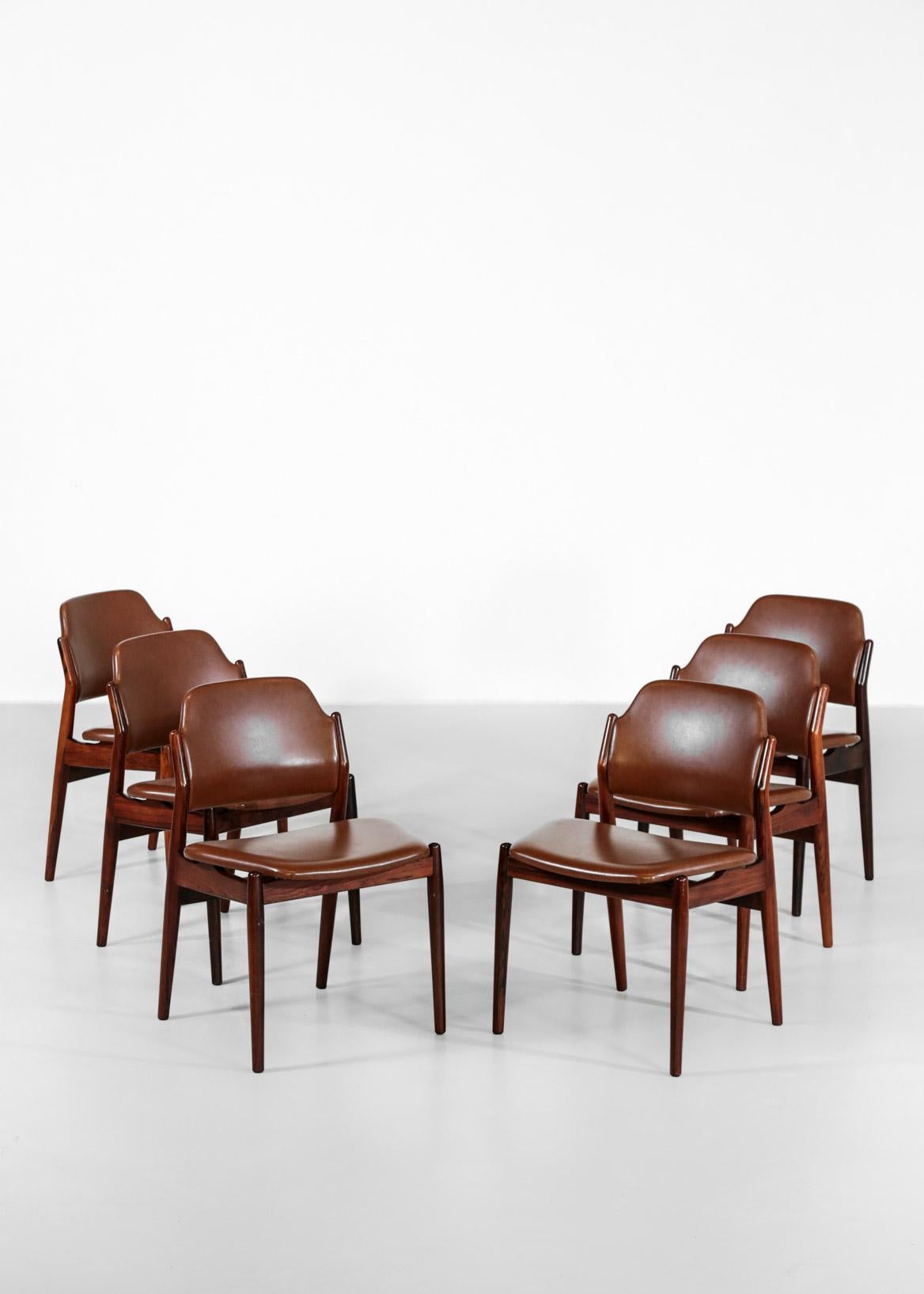 Rare set of 6 chairs by Arne Vodder for Sibast. 
Original faux leather in excellent quality. 
Amazing rosewood grain.