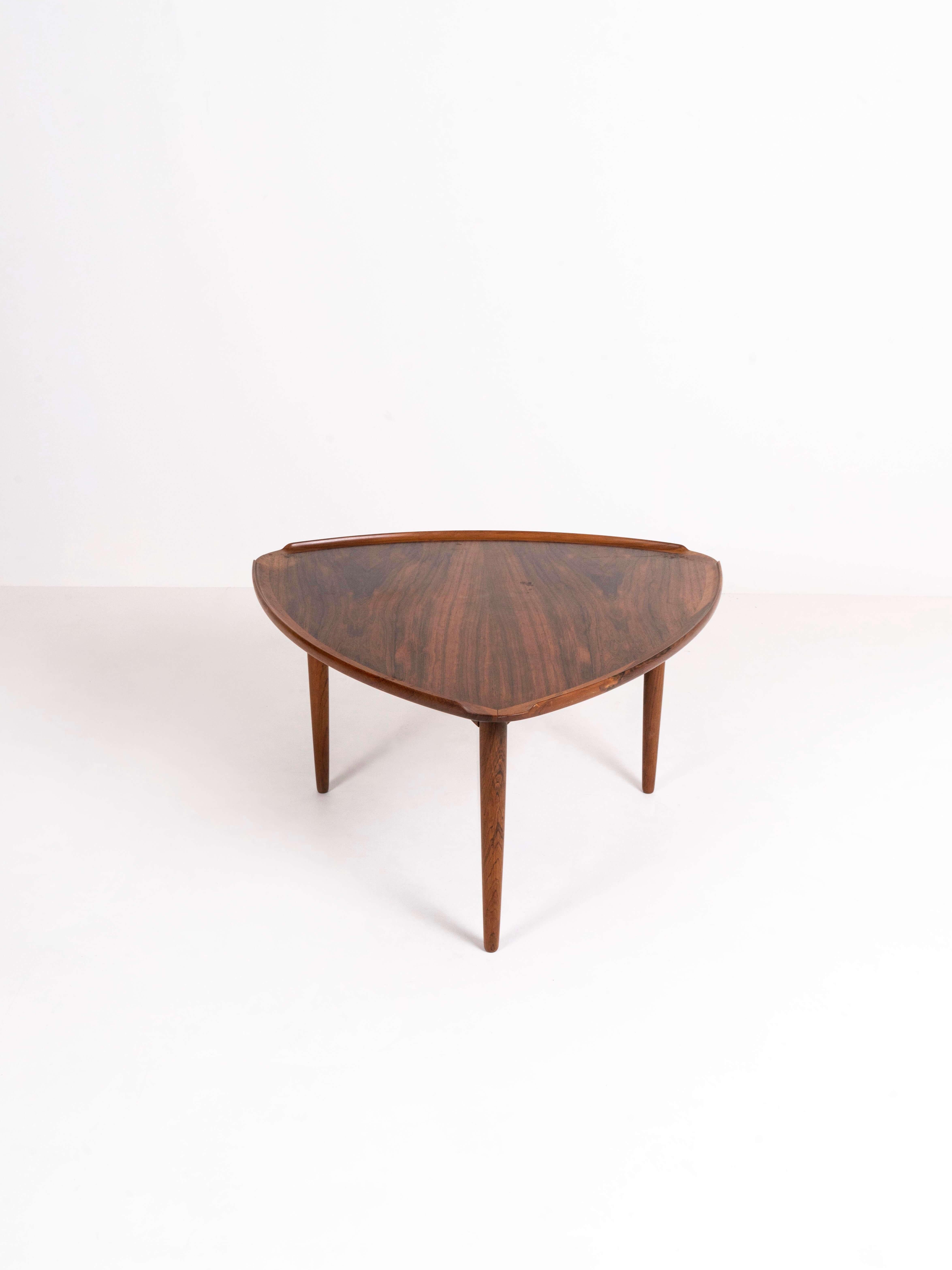 Poul Jensen Coffee Table in Rosewood for Silkeborg, Denmark, 1950s In Good Condition In Hellouw, NL