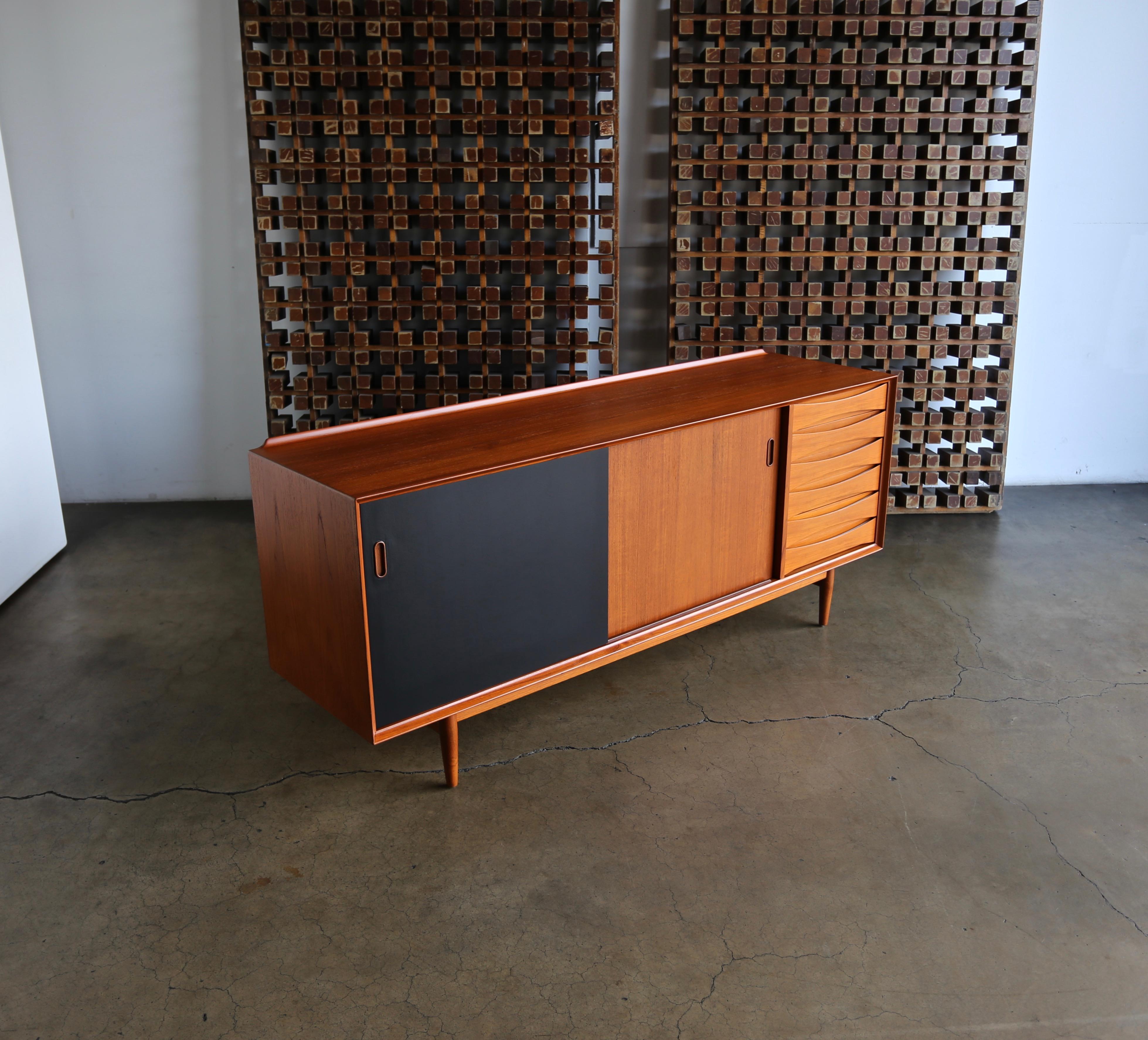 Arne Vodder Credenza for Sibast Mobler, circa 1960. Each sliding door is reversible. This piece has been professionally restored.