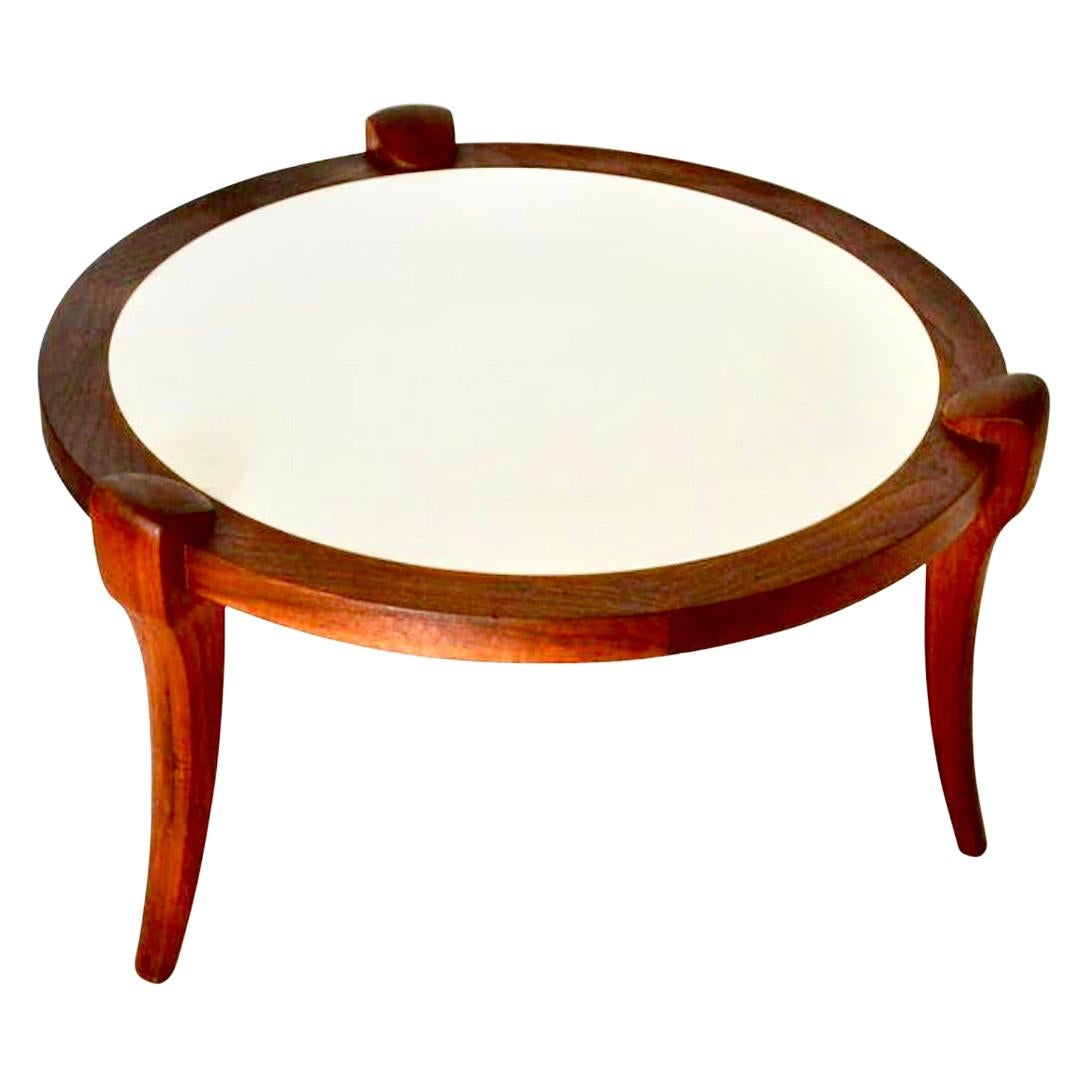 Table de cocktail danoise en teck des années 1960 avec dessus blanc inséré de Arne Vodder en vente