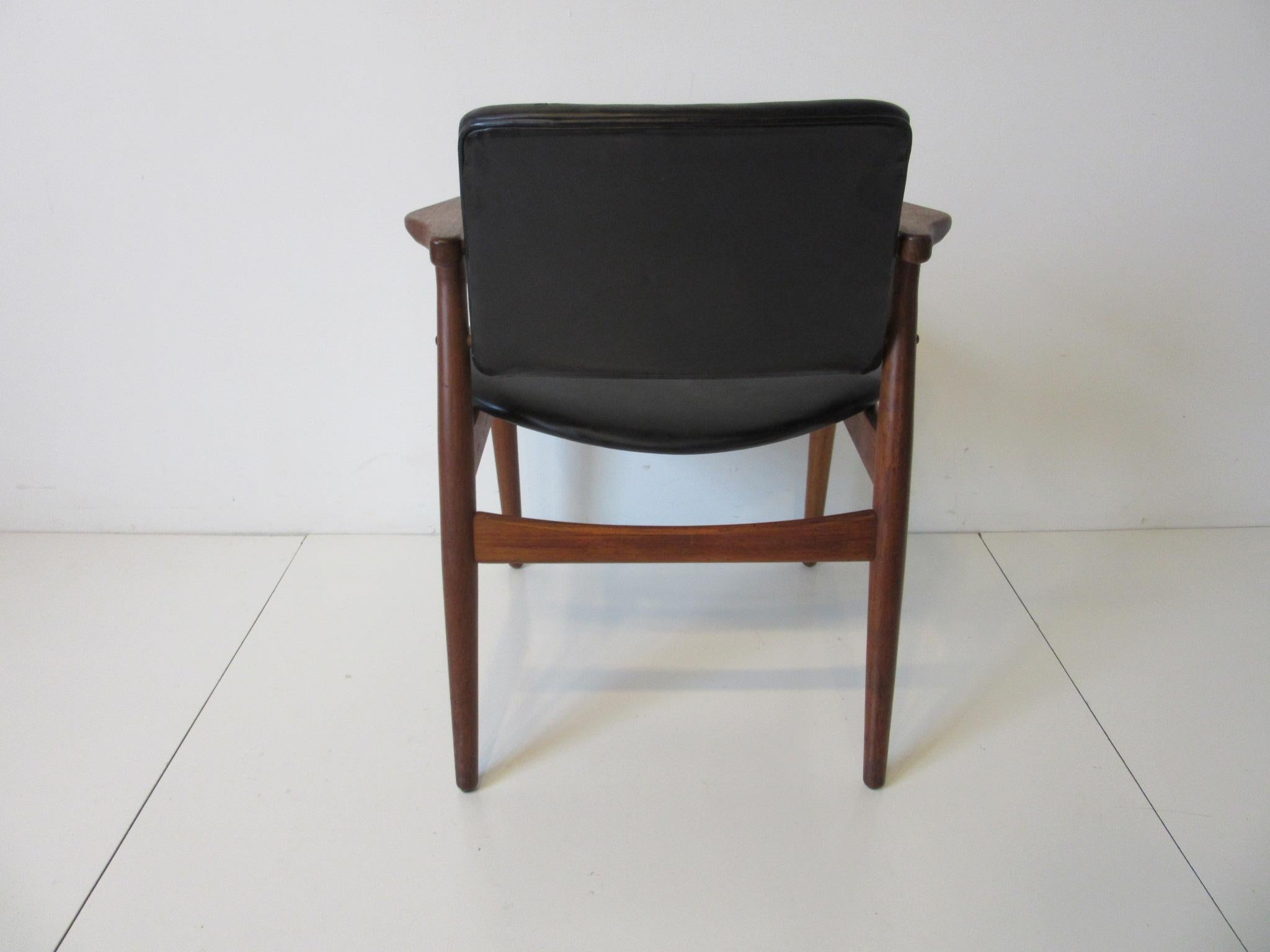Arne Vodder Danish Chair Teak / Leather for Helge Sibast In Good Condition In Cincinnati, OH