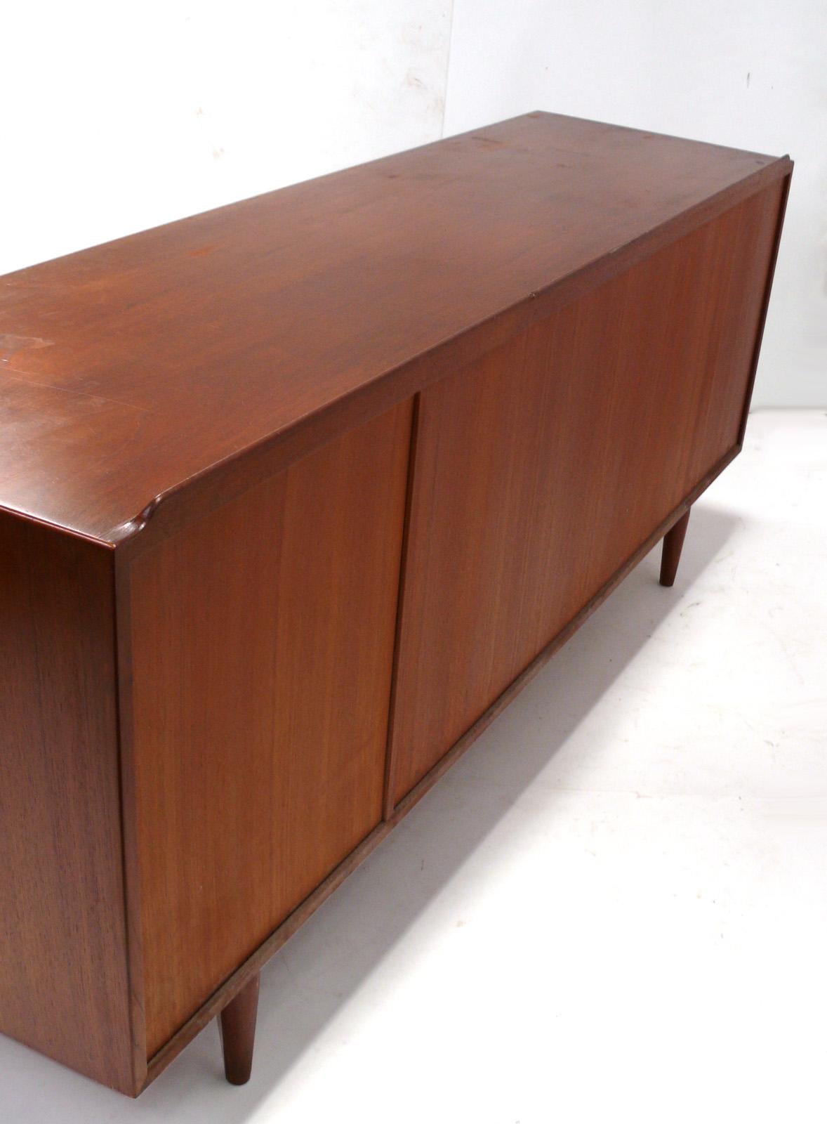 Credenza moderna danese di Arne Vodder con ante nere reversibili - Rifinita In condizioni buone in vendita a Atlanta, GA