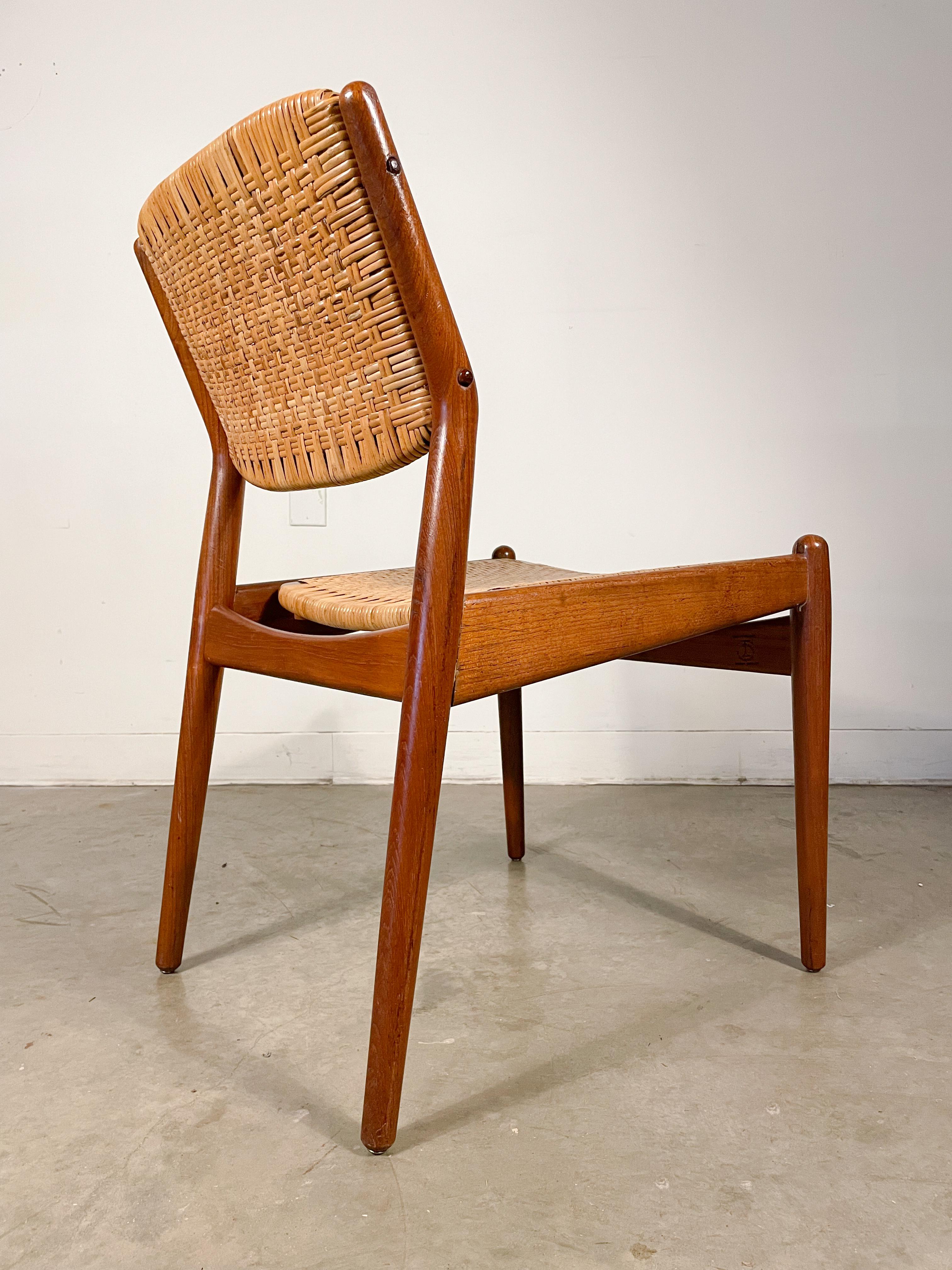 Ensemble de chaises de salle à manger danoises modernes Arne Vodder en teck et rotin en vente 2