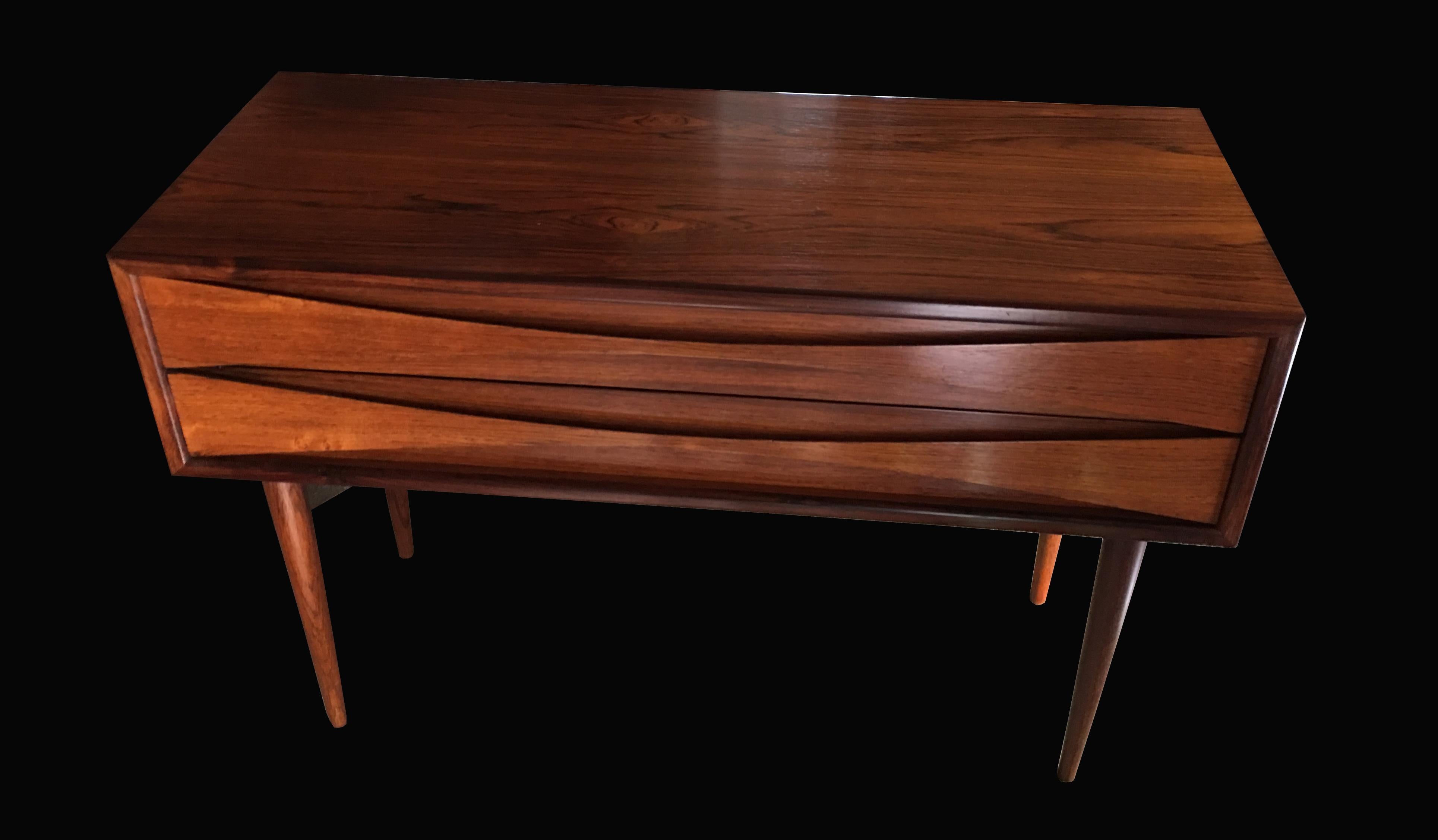 A very nice example of this highly sought after Mid-Century Modern low chest or side table, in nicely grained rosewood, by Arne Vodder for N.C Mobler in Denmark.