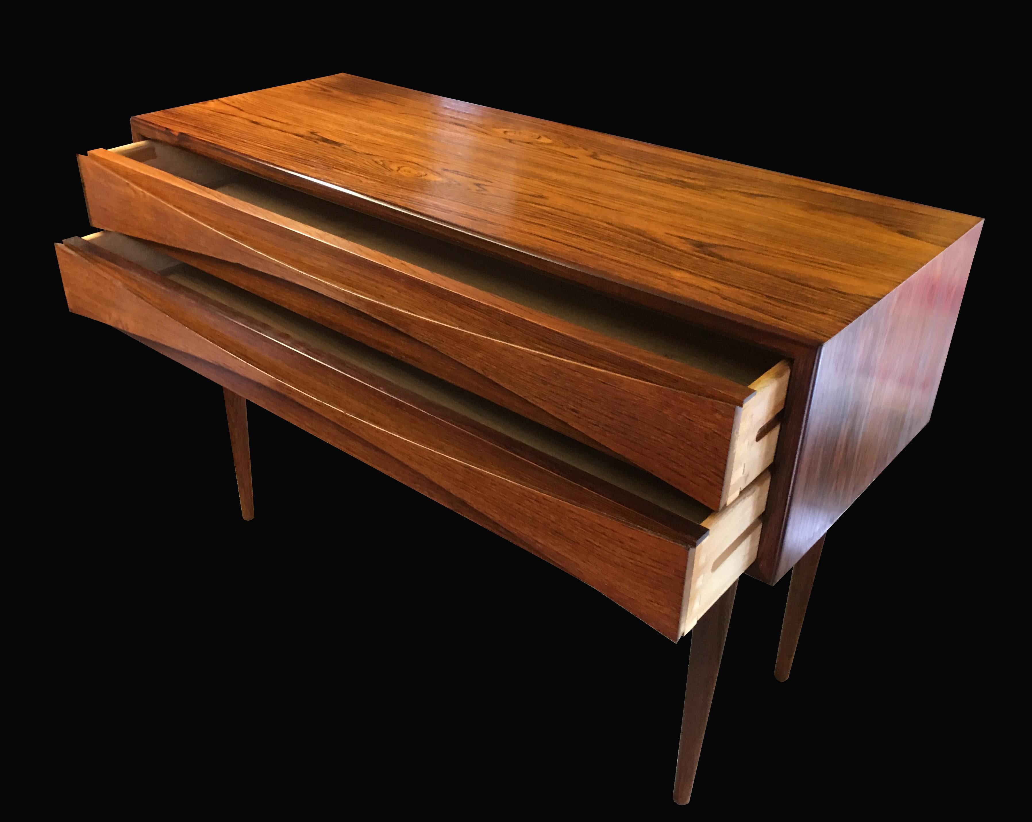 Arne Vodder Danish Rosewood Two-Drawer Side Table (Dänisch)