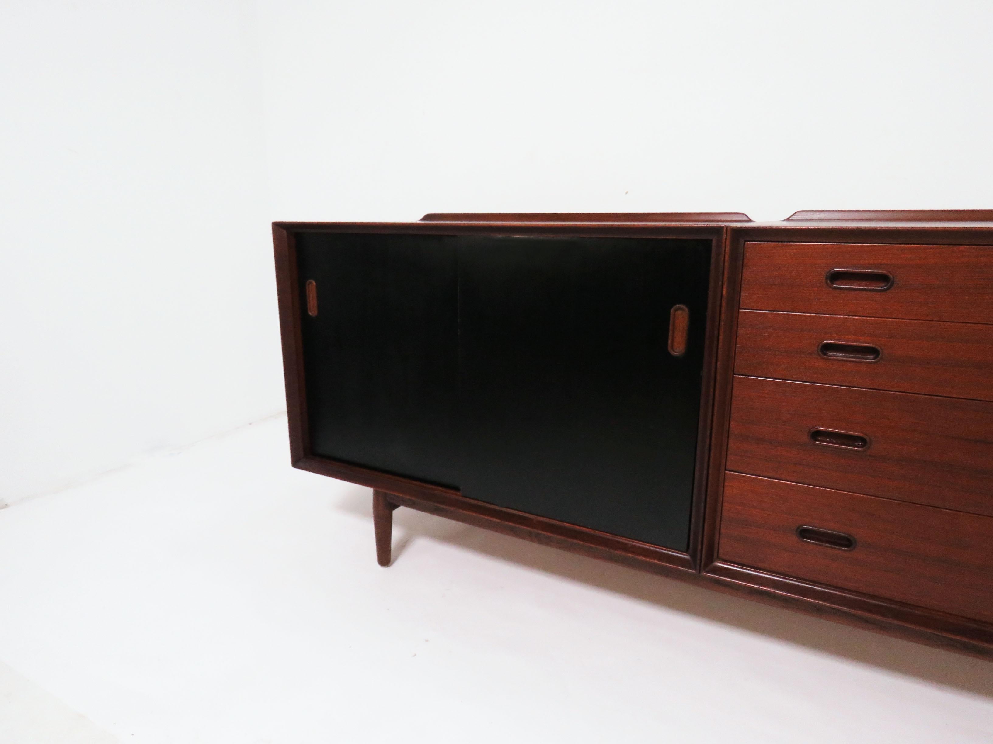 Arne Vodder Danish Teak Credenza for Sibast with Reversible Doors, circa 1960s In Good Condition In Peabody, MA
