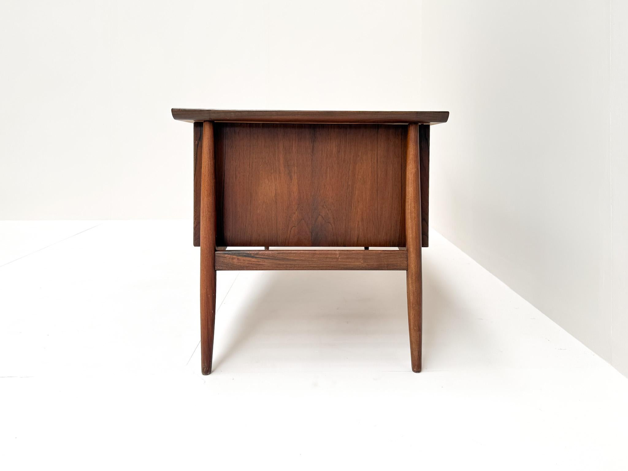 Escritorio Arne Vodder de palisandro para H.P. Hansen, Dinamarca, años 60 Europeo en venta