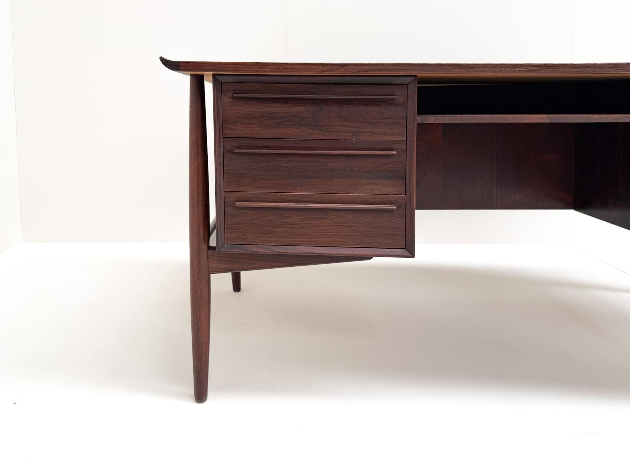 Escritorio Arne Vodder de palisandro para H.P. Hansen, Dinamarca, años 60 Palo de rosa en venta